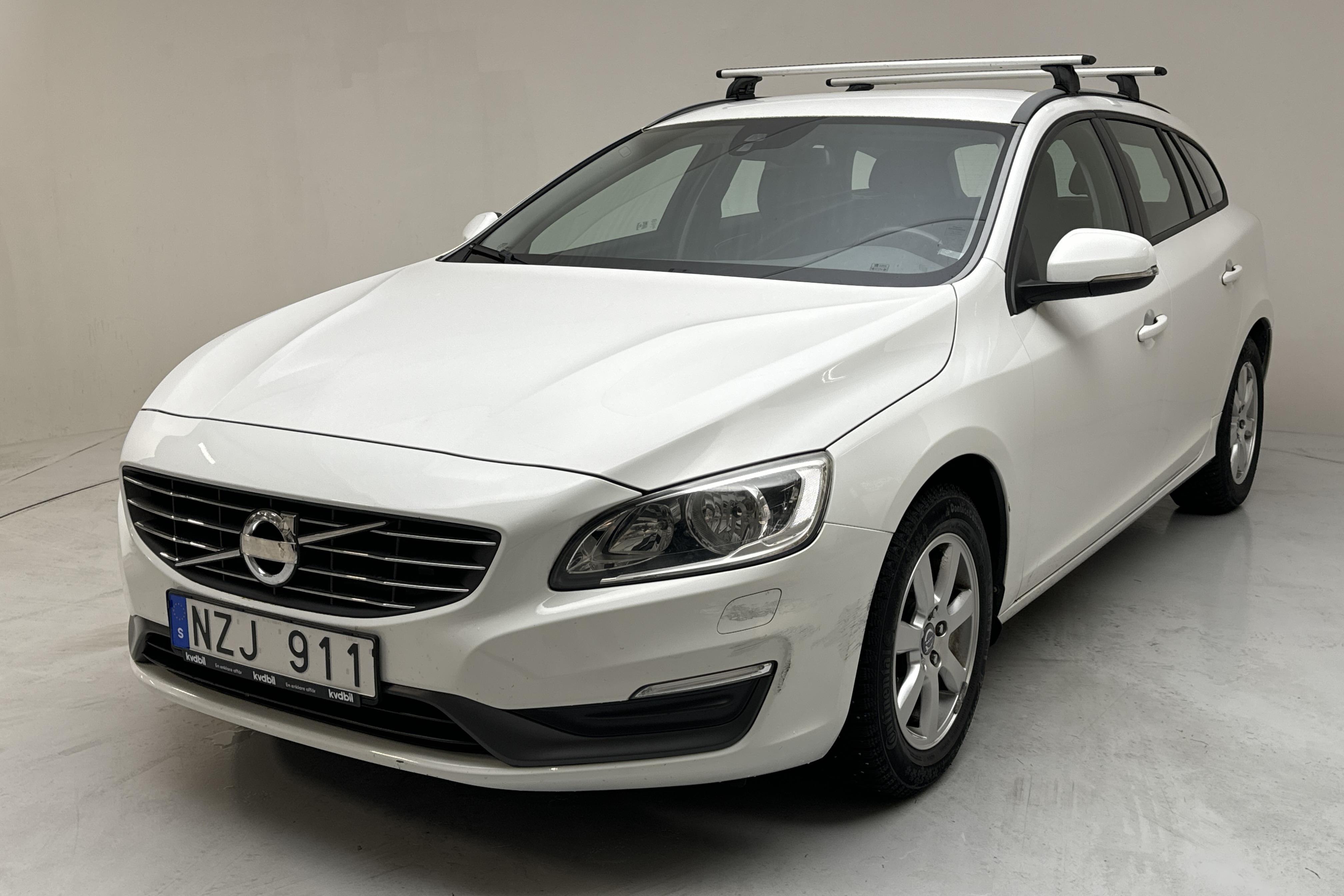 Volvo V60 T3 (150hk) - 10 012 mil - Manuell - vit - 2014