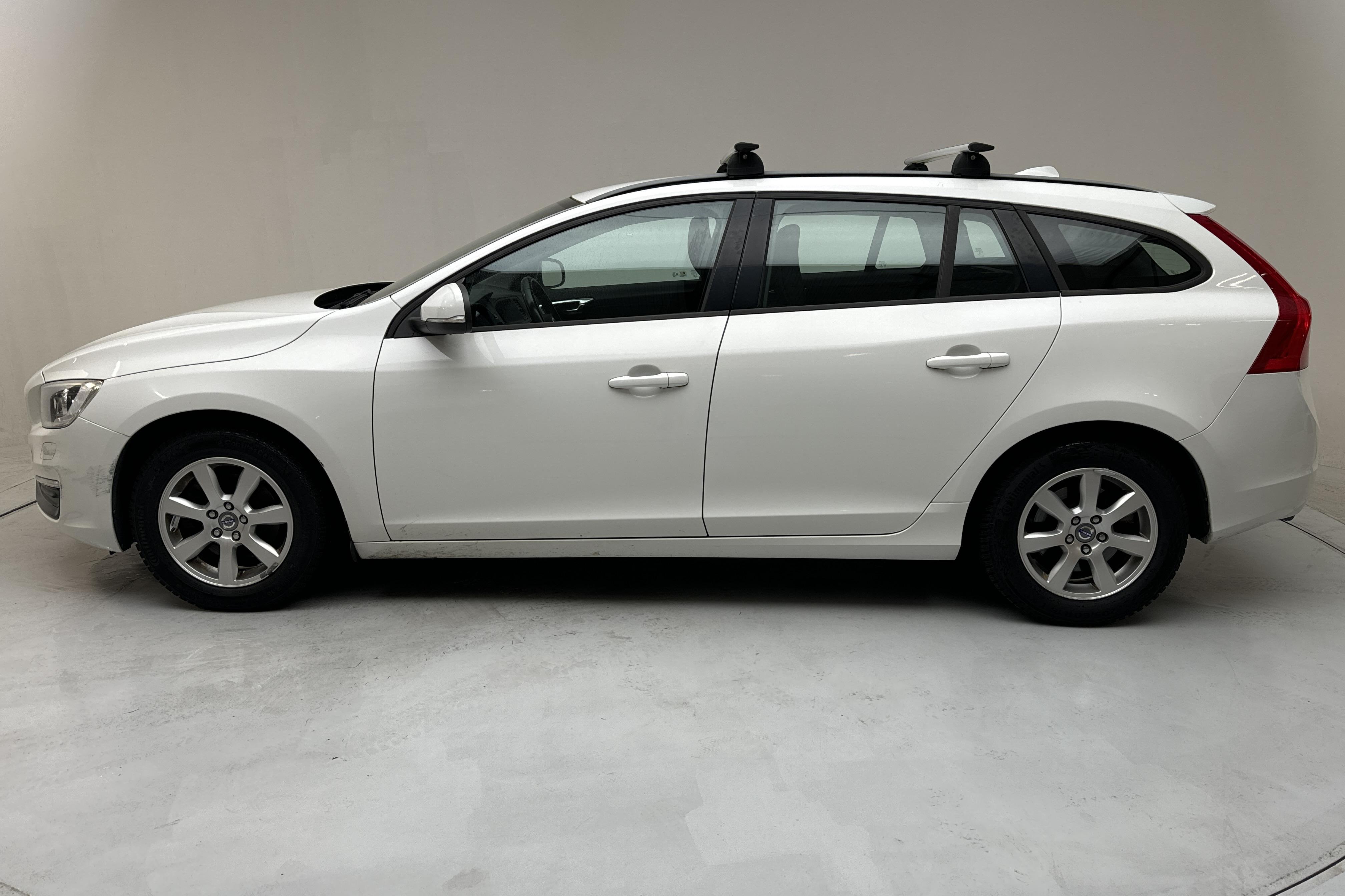 Volvo V60 T3 (150hk) - 10 012 mil - Manuell - vit - 2014