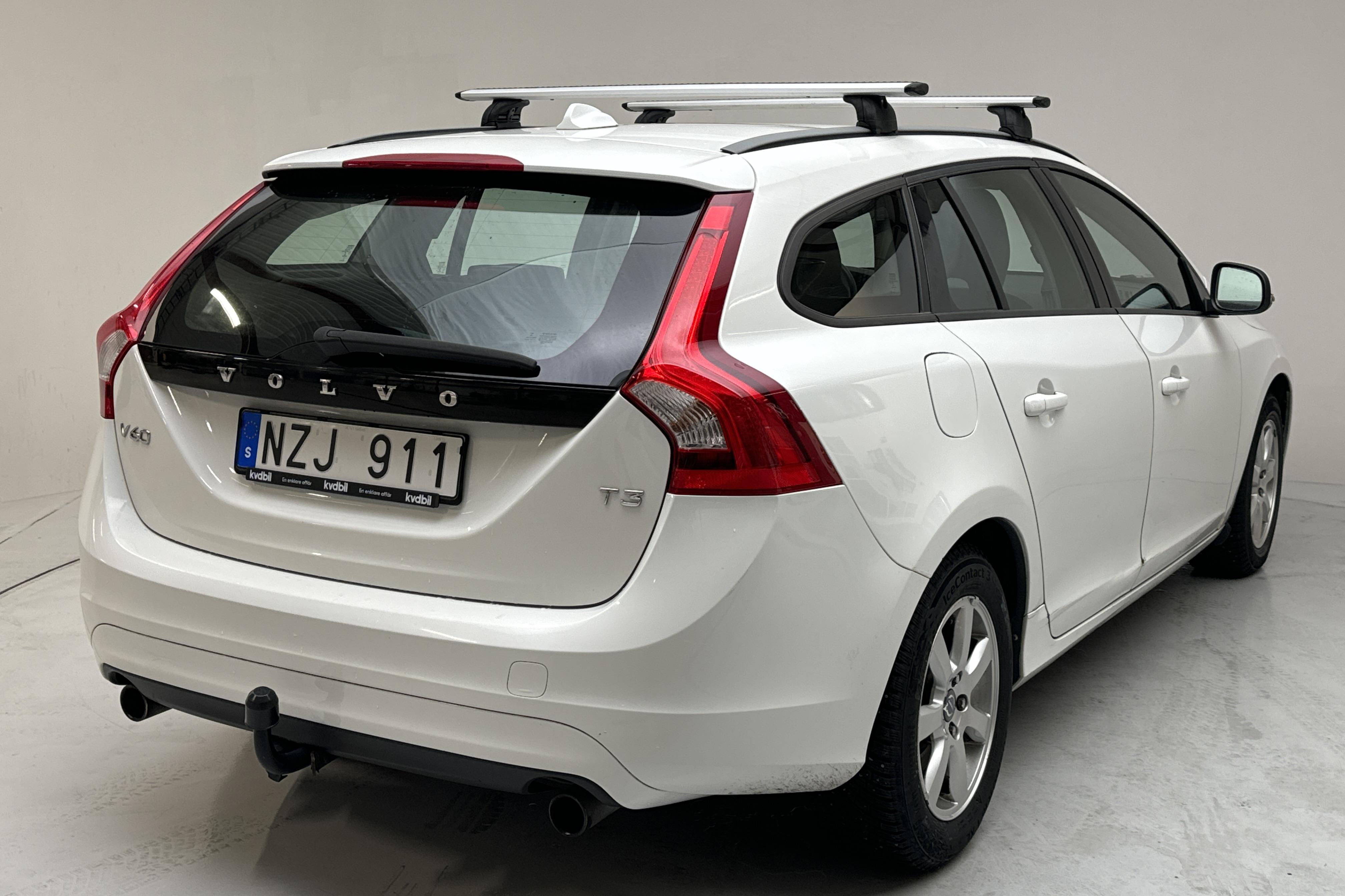 Volvo V60 T3 (150hk) - 10 012 mil - Manuell - vit - 2014