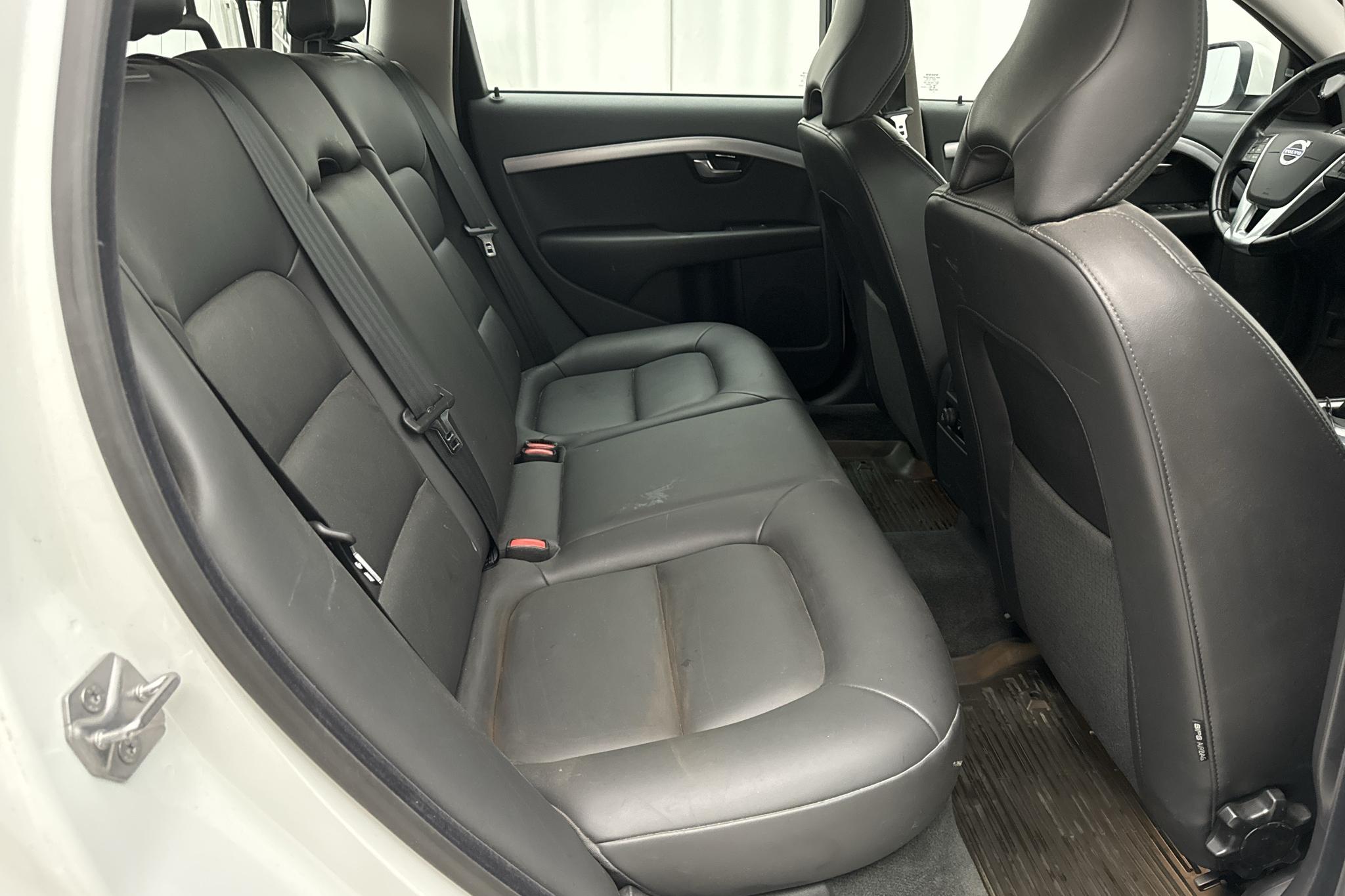 Volvo V70 II D4 (181hk) - 270 490 km - Manualna - biały - 2015