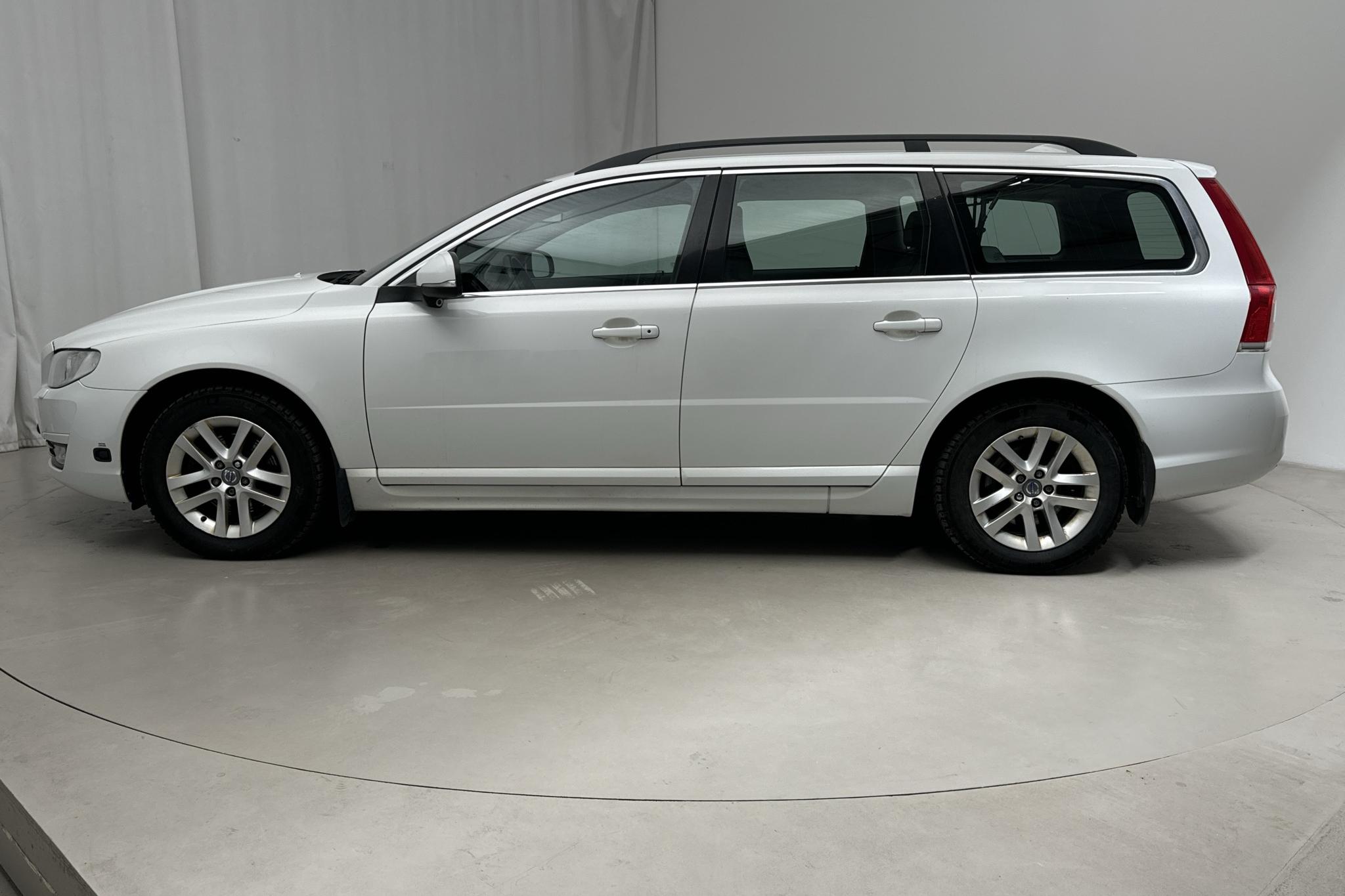 Volvo V70 II D4 (181hk) - 270 490 km - Manual - white - 2015