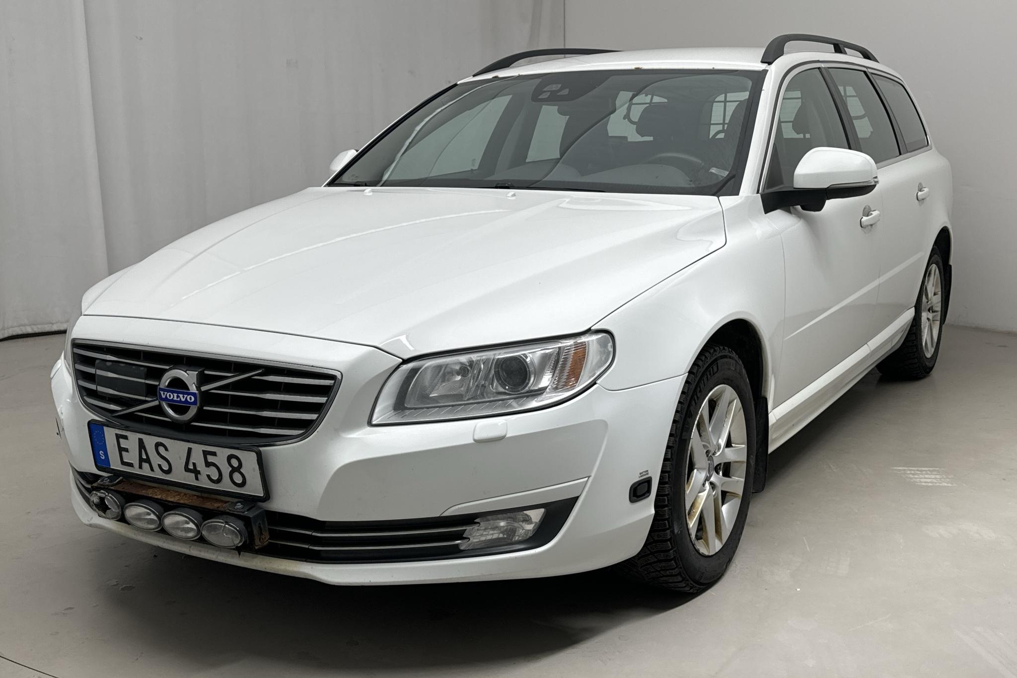 Volvo V70 II D4 (181hk) - 270 490 km - Käsitsi - valge - 2015