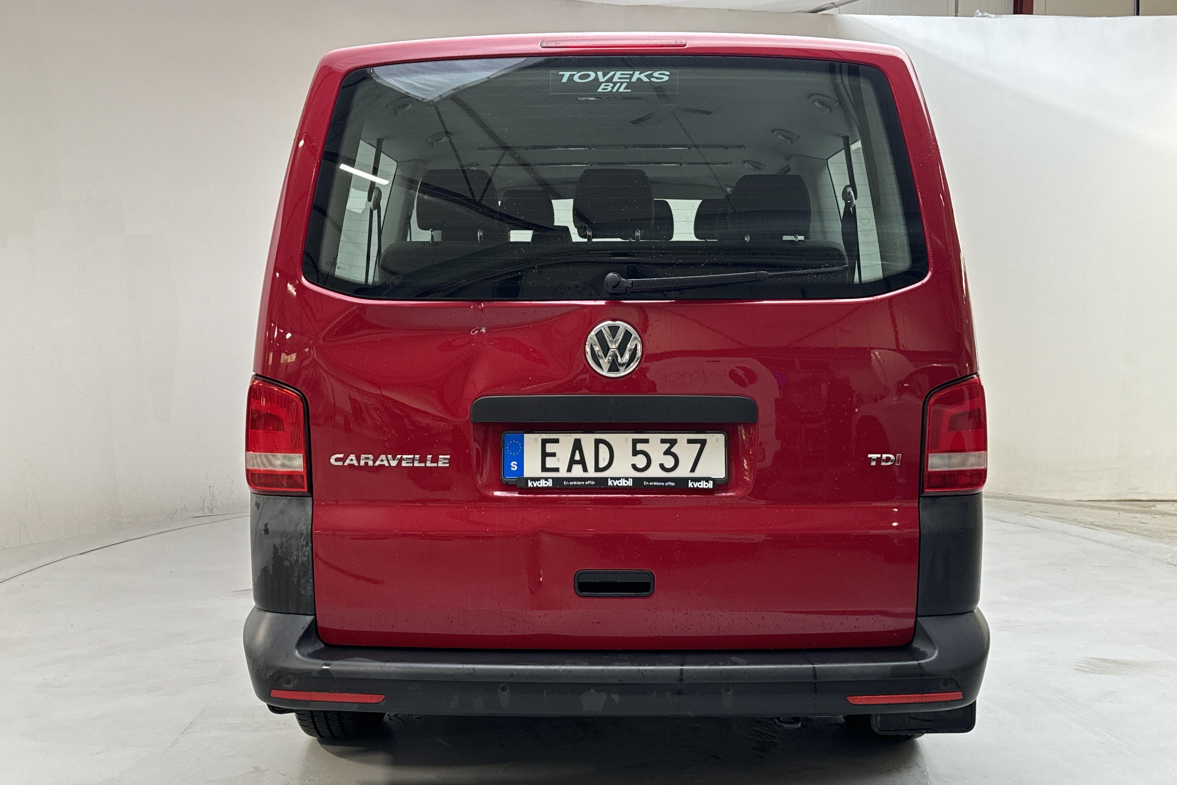 VW Caravelle T5 2.0 TDI (140hk) - 86 410 km - Manuaalinen - punainen - 2015