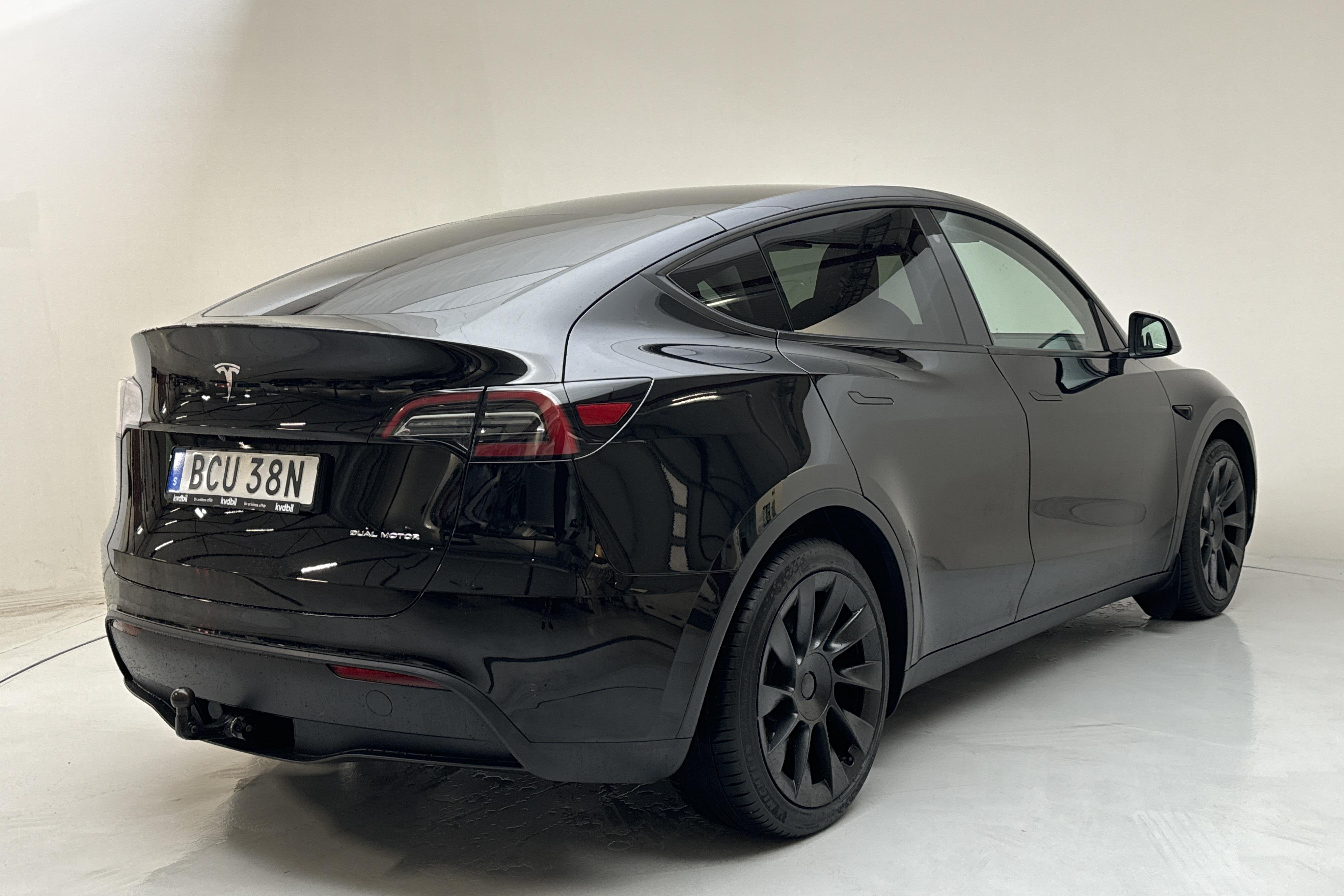 Tesla Model Y Long Range Dual Motor AWD - 42 400 km - Automaatne - must - 2023