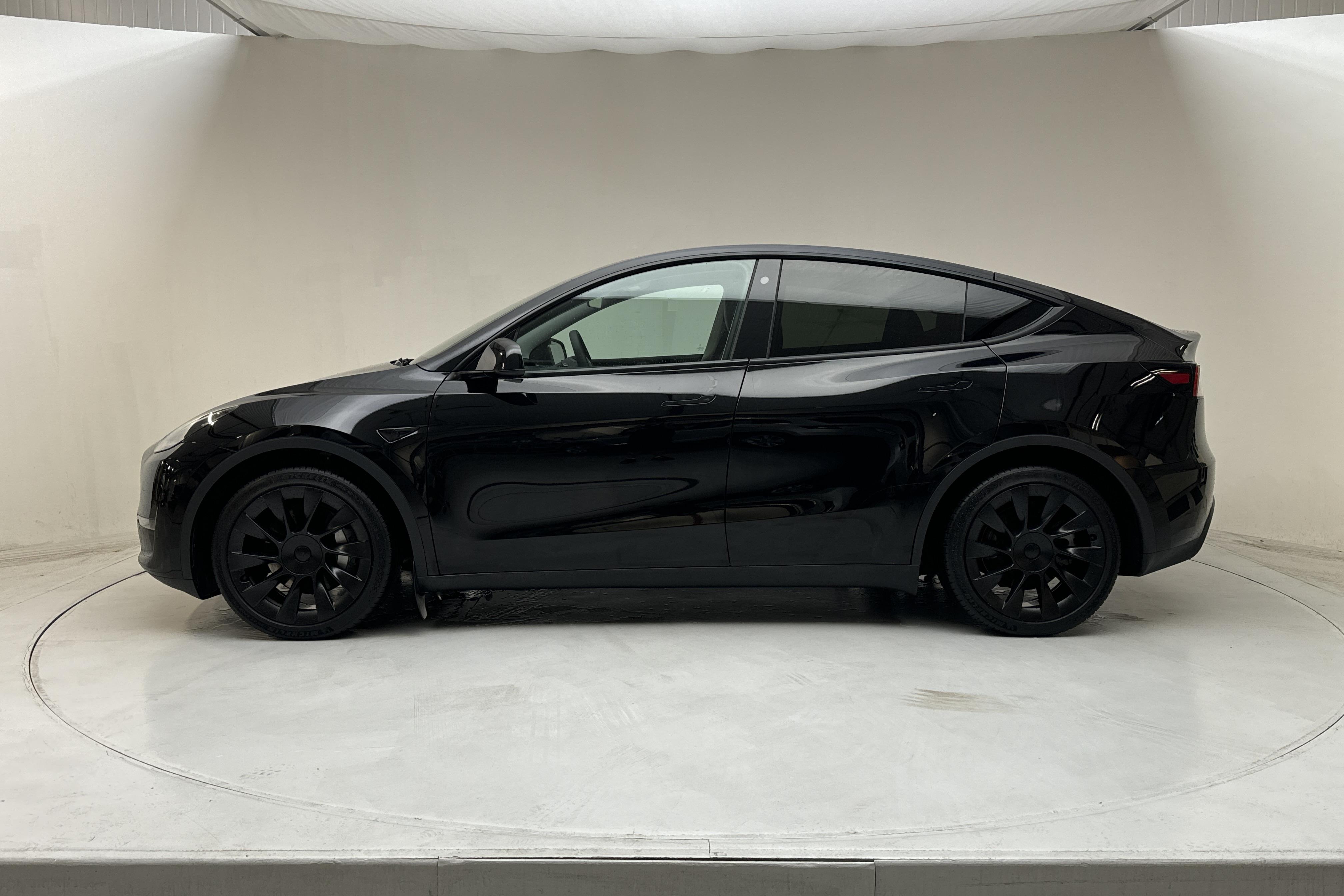 Tesla Model Y Long Range Dual Motor AWD - 42 400 km - Automaatne - must - 2023