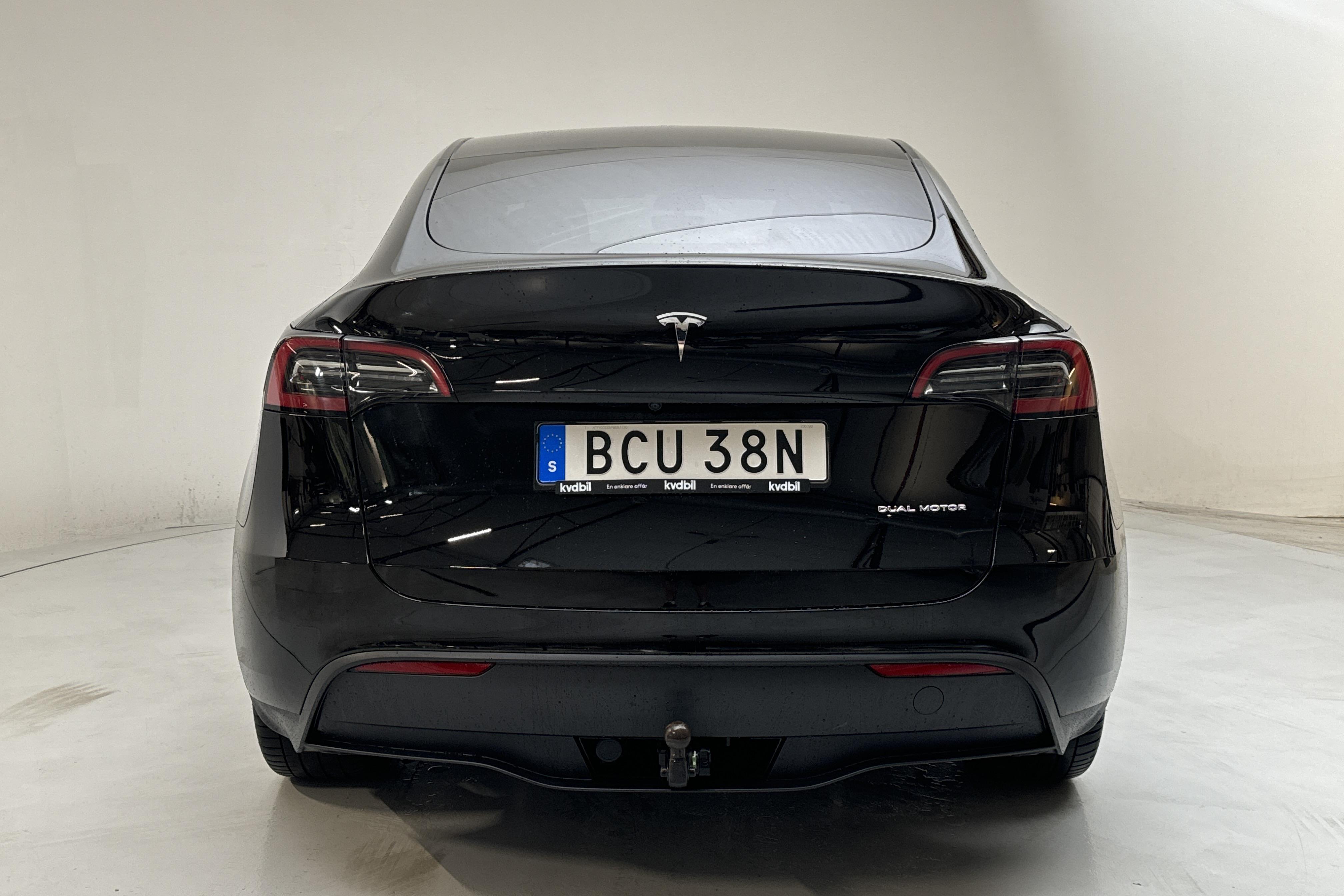 Tesla Model Y Long Range Dual Motor AWD - 42 400 km - Automatic - black - 2023