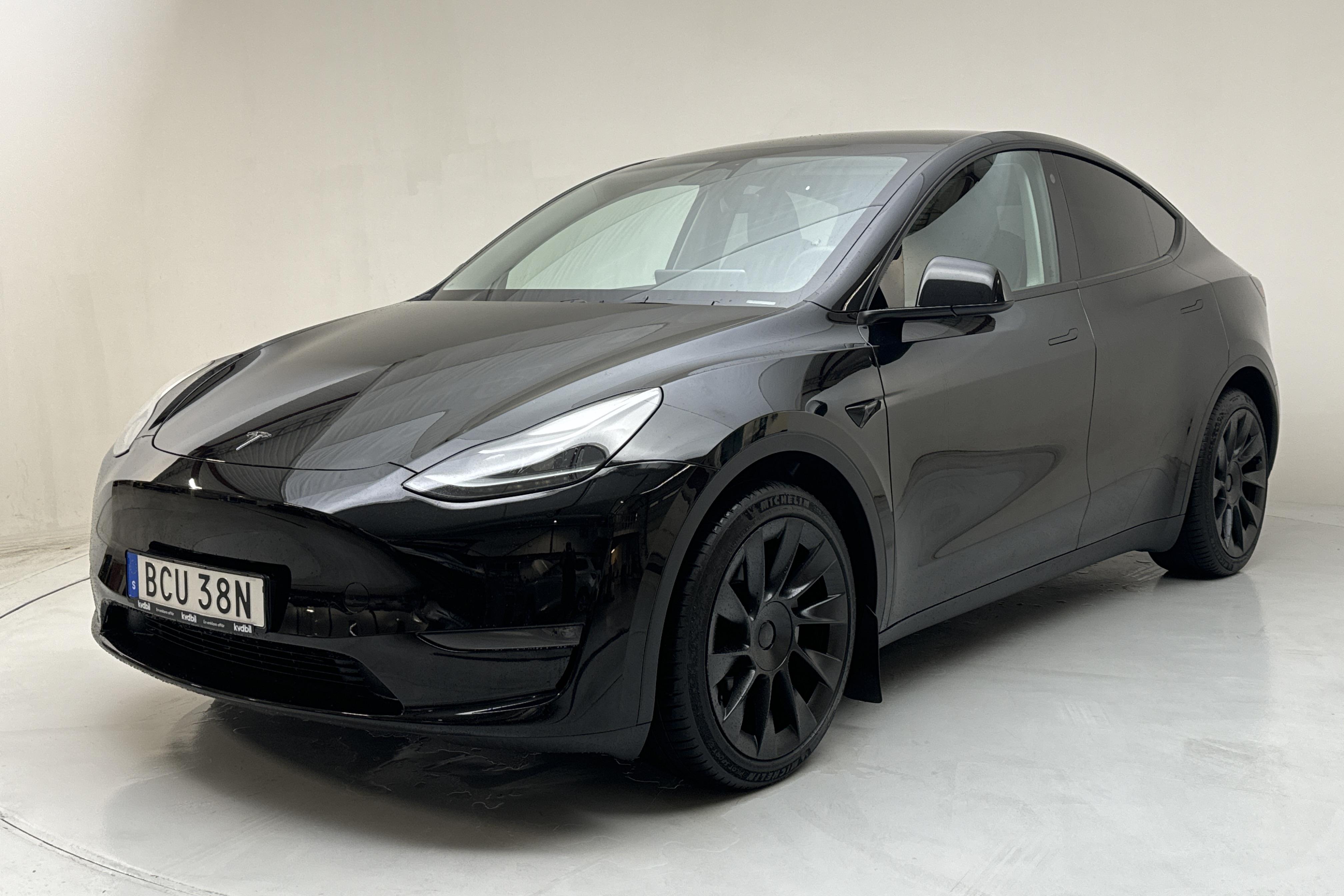 Tesla Model Y Long Range Dual Motor AWD - 42 400 km - Automaattinen - musta - 2023