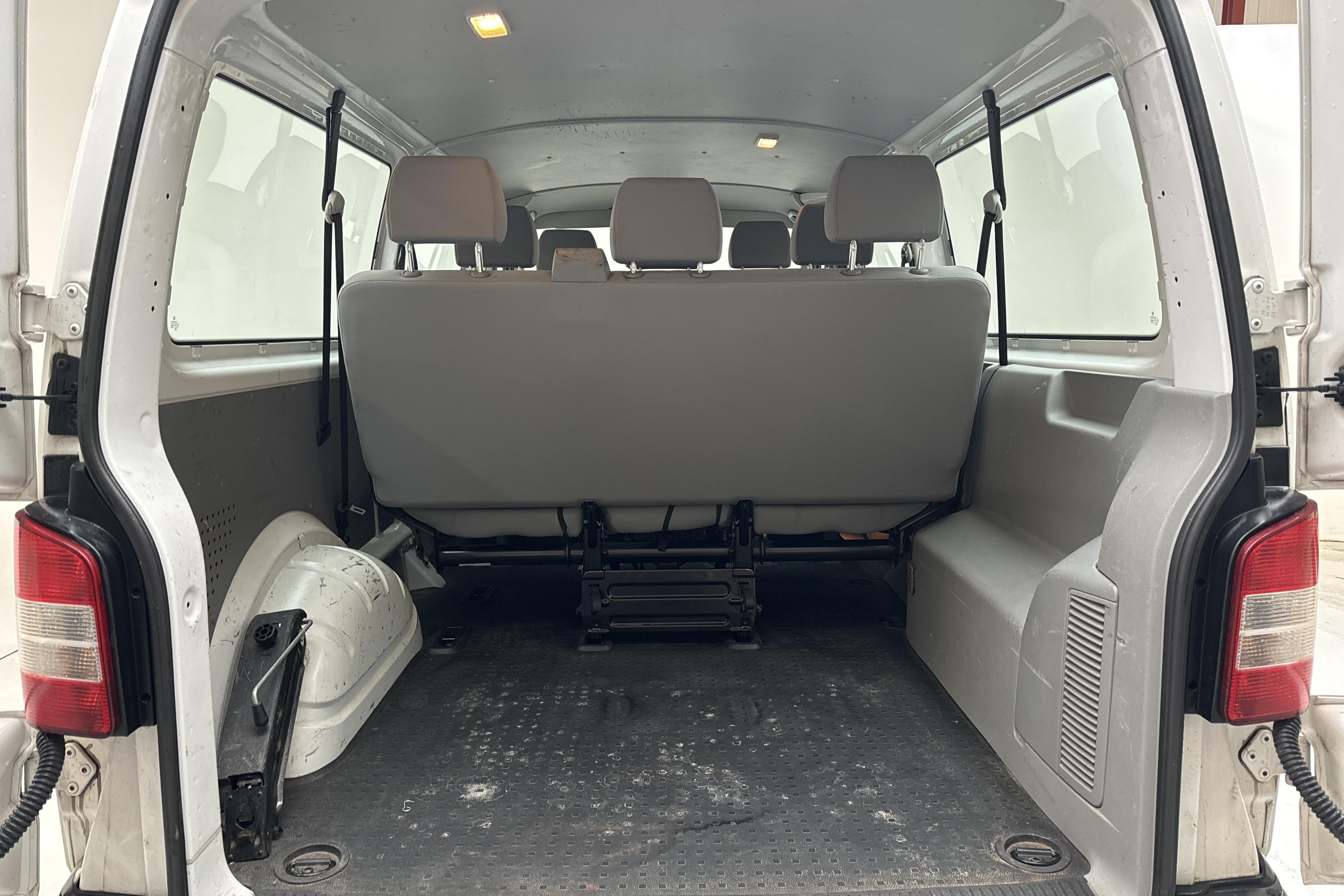 VW Transporter T5 2.0 TDI 4MOTION (140hk) - 90 550 km - Manuaalinen - valkoinen - 2015