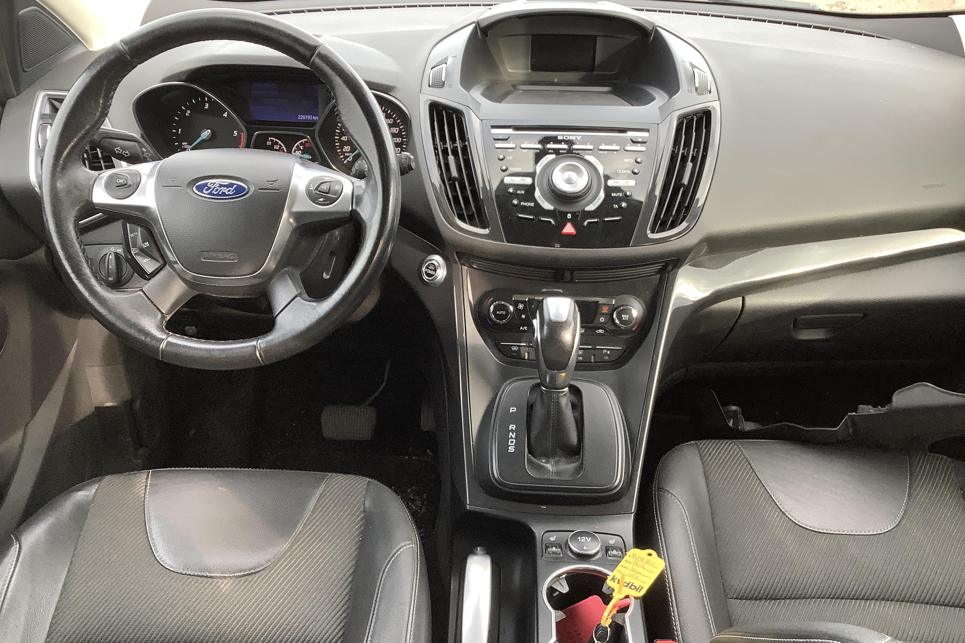 Ford Kuga 2.0 TDCi (163hk) - 220 790 km - Automaattinen - valkoinen - 2013