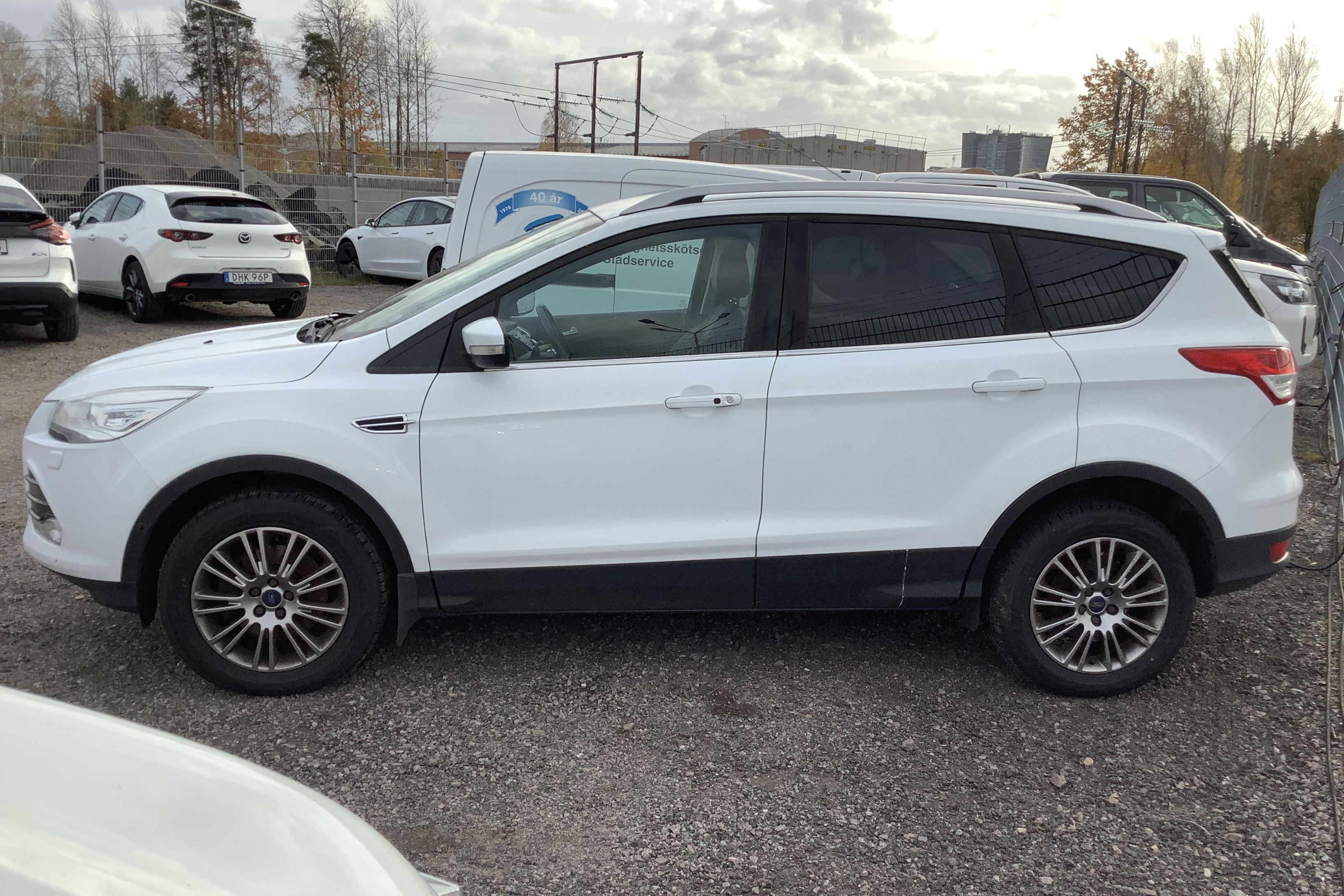 Ford Kuga 2.0 TDCi (163hk) - 220 790 km - Automaattinen - valkoinen - 2013