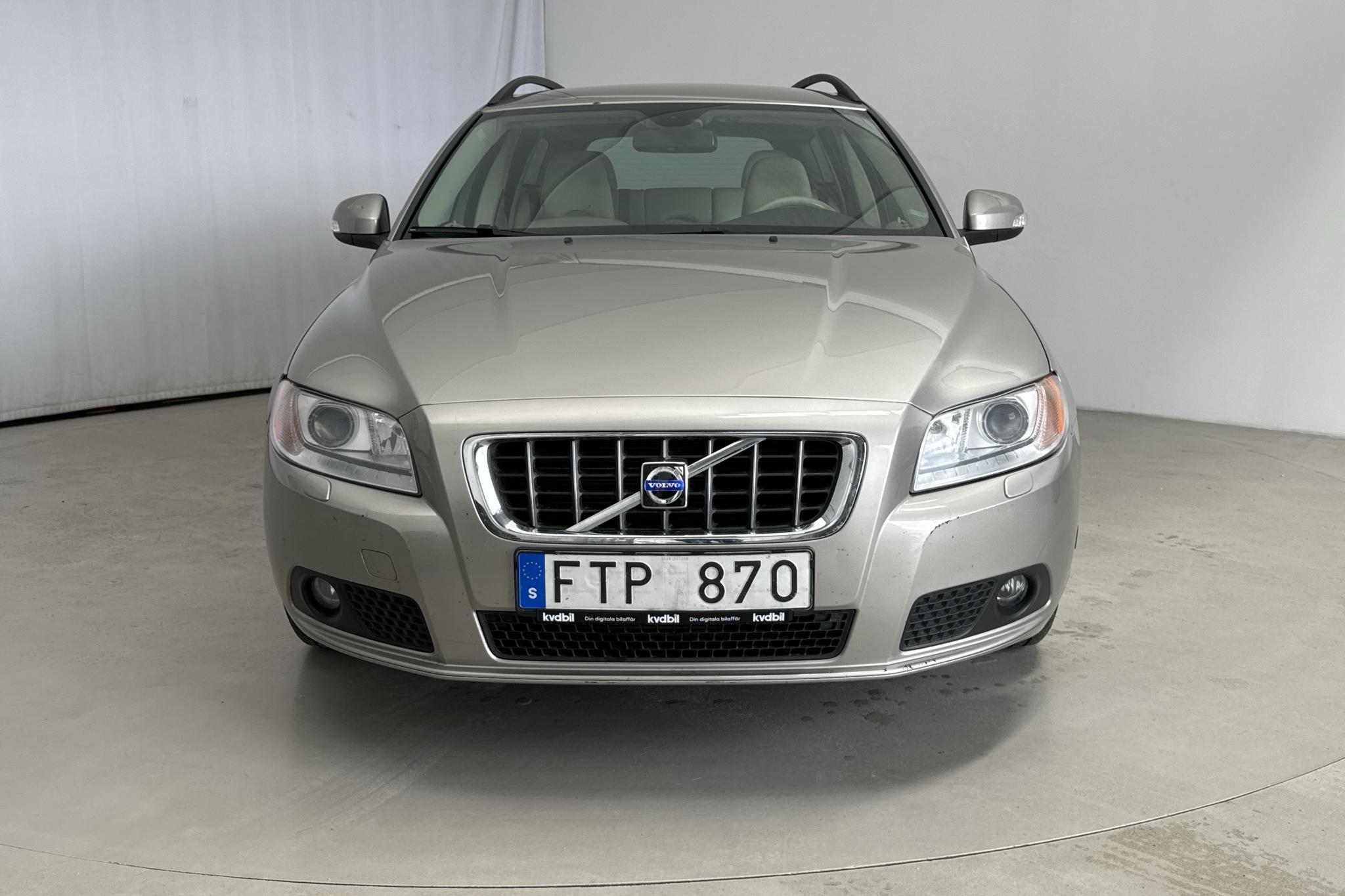 Volvo V70 II 2.5T (200hk) - 175 360 km - Automatic - Light Brown - 2008