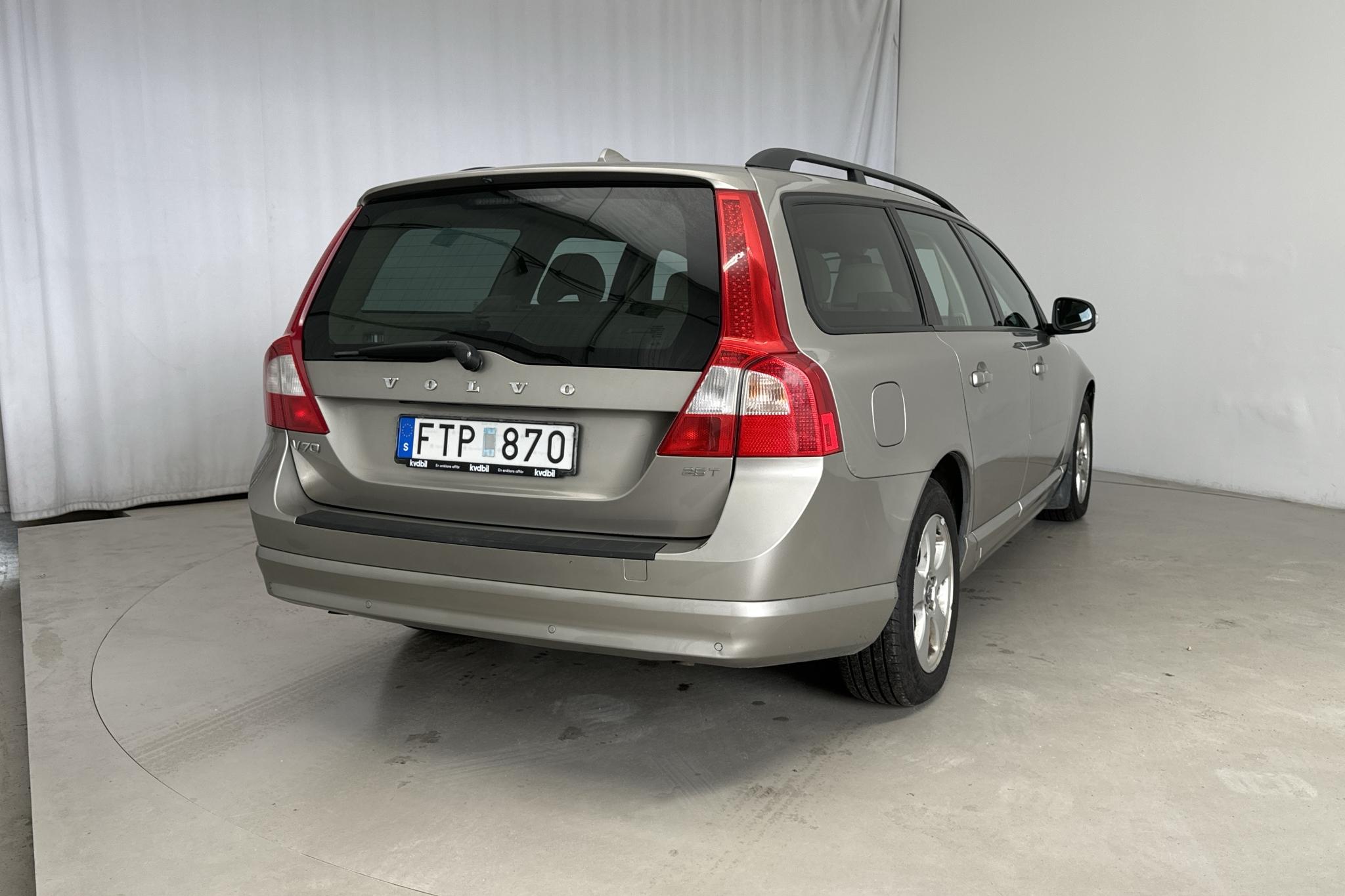 Volvo V70 II 2.5T (200hk) - 17 536 mil - Automat - Light Brown - 2008