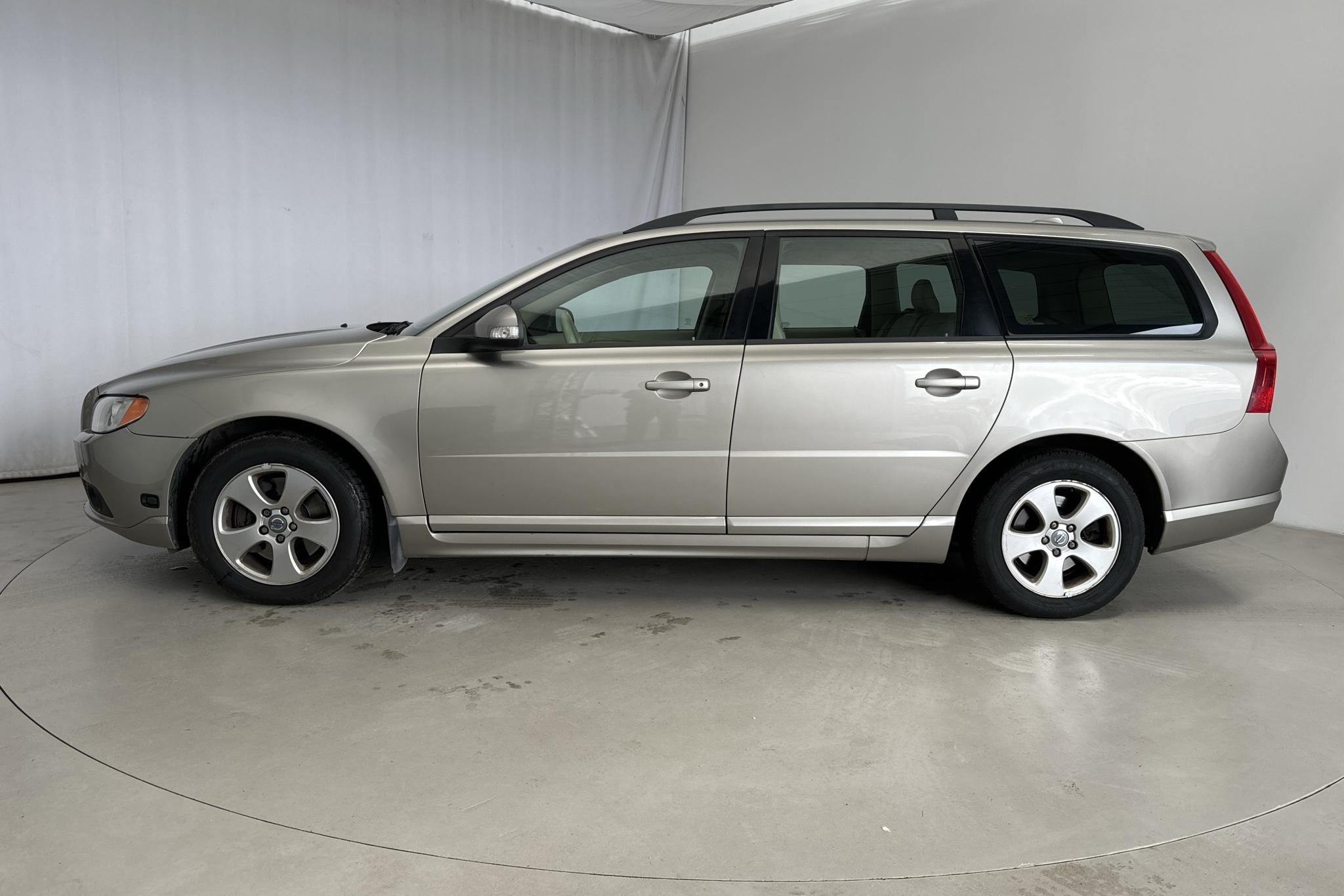 Volvo V70 II 2.5T (200hk) - 17 536 mil - Automat - Light Brown - 2008