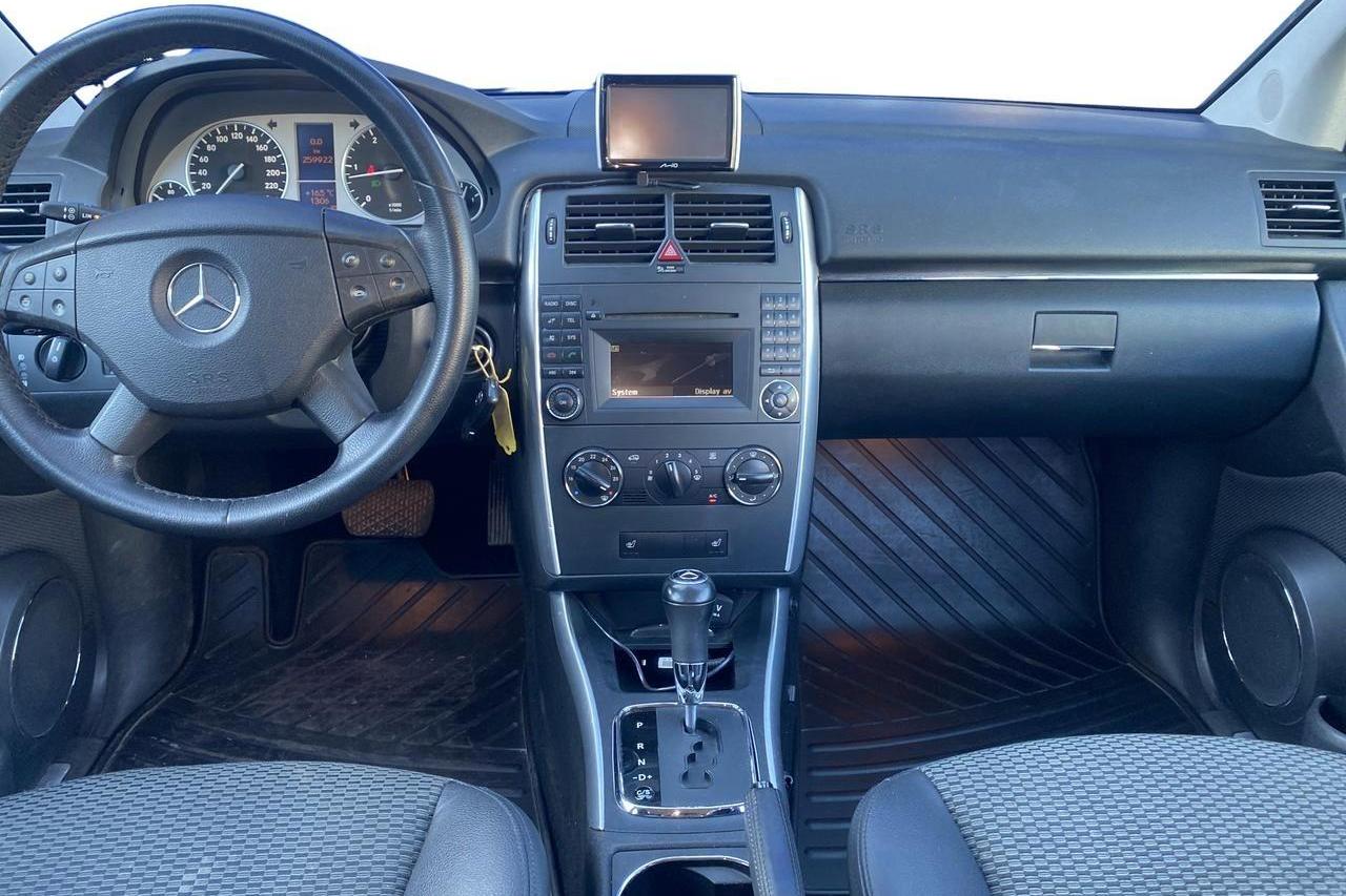 Mercedes B 180 CDI (109hk) - 259 920 km - Automatyczna - czerwony - 2009