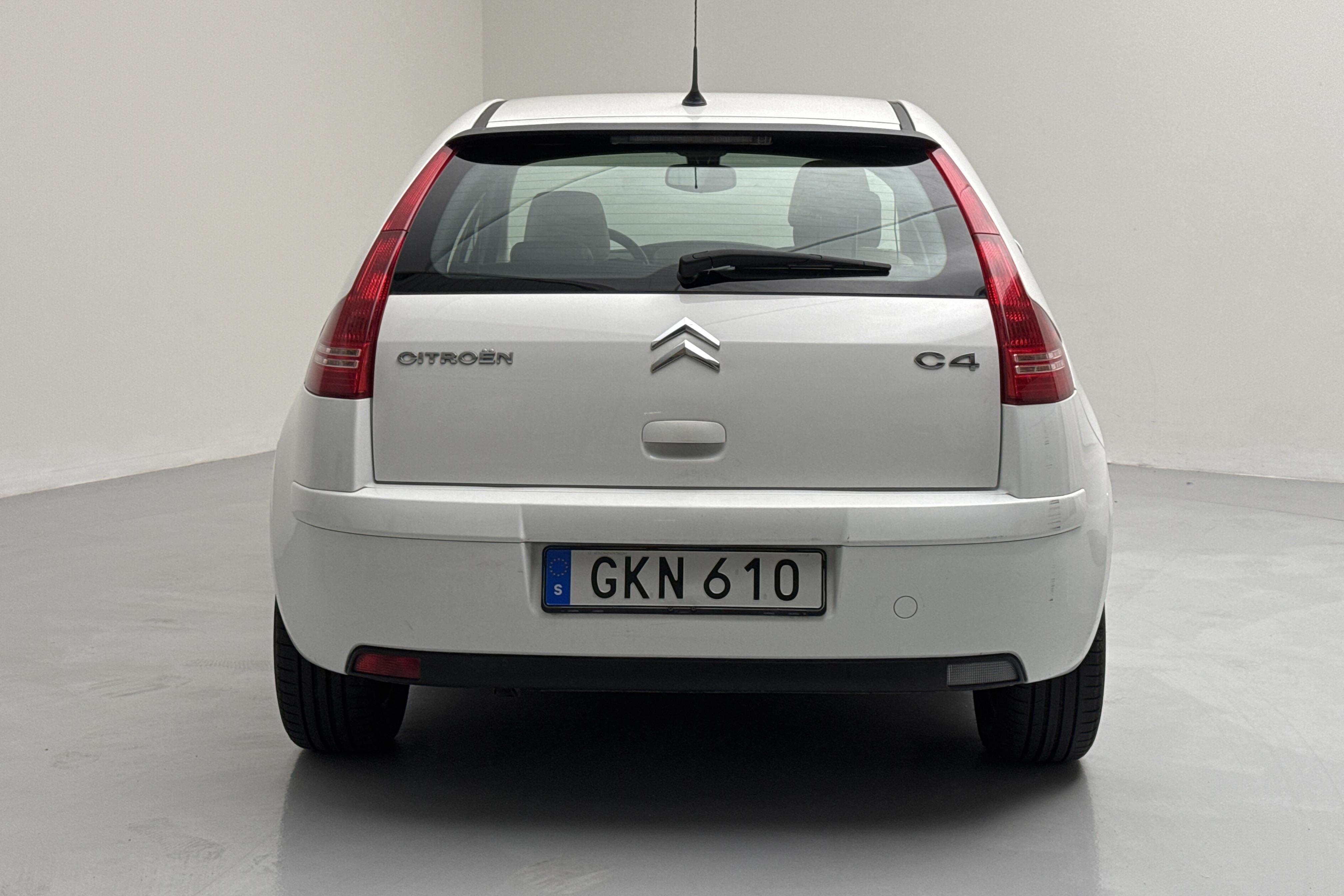 Citroen C4 1.6 HDI (110hk) - 10 249 mil - Automat - vit - 2008