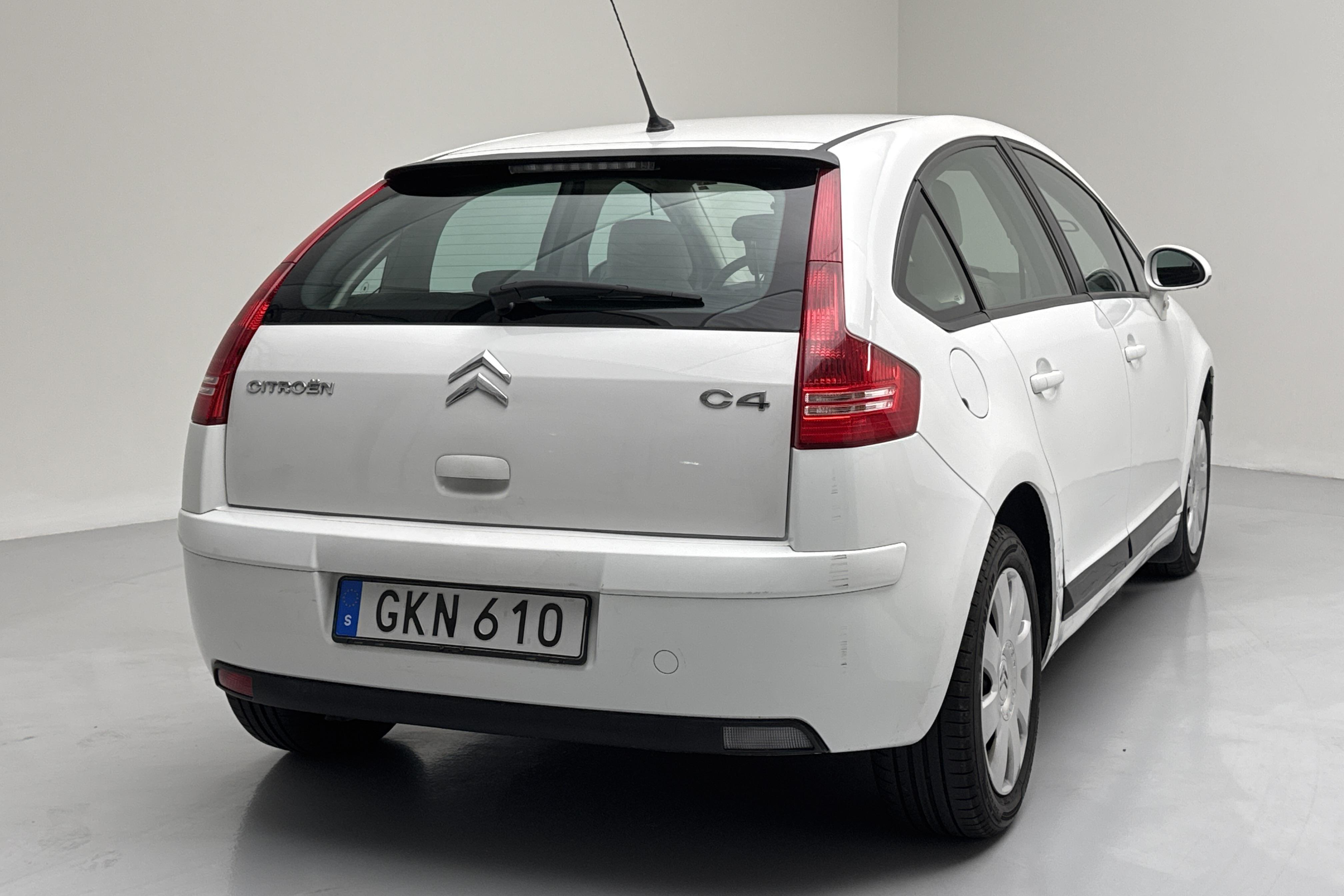 Citroen C4 1.6 HDI (110hk) - 102 490 km - Automatic - white - 2008