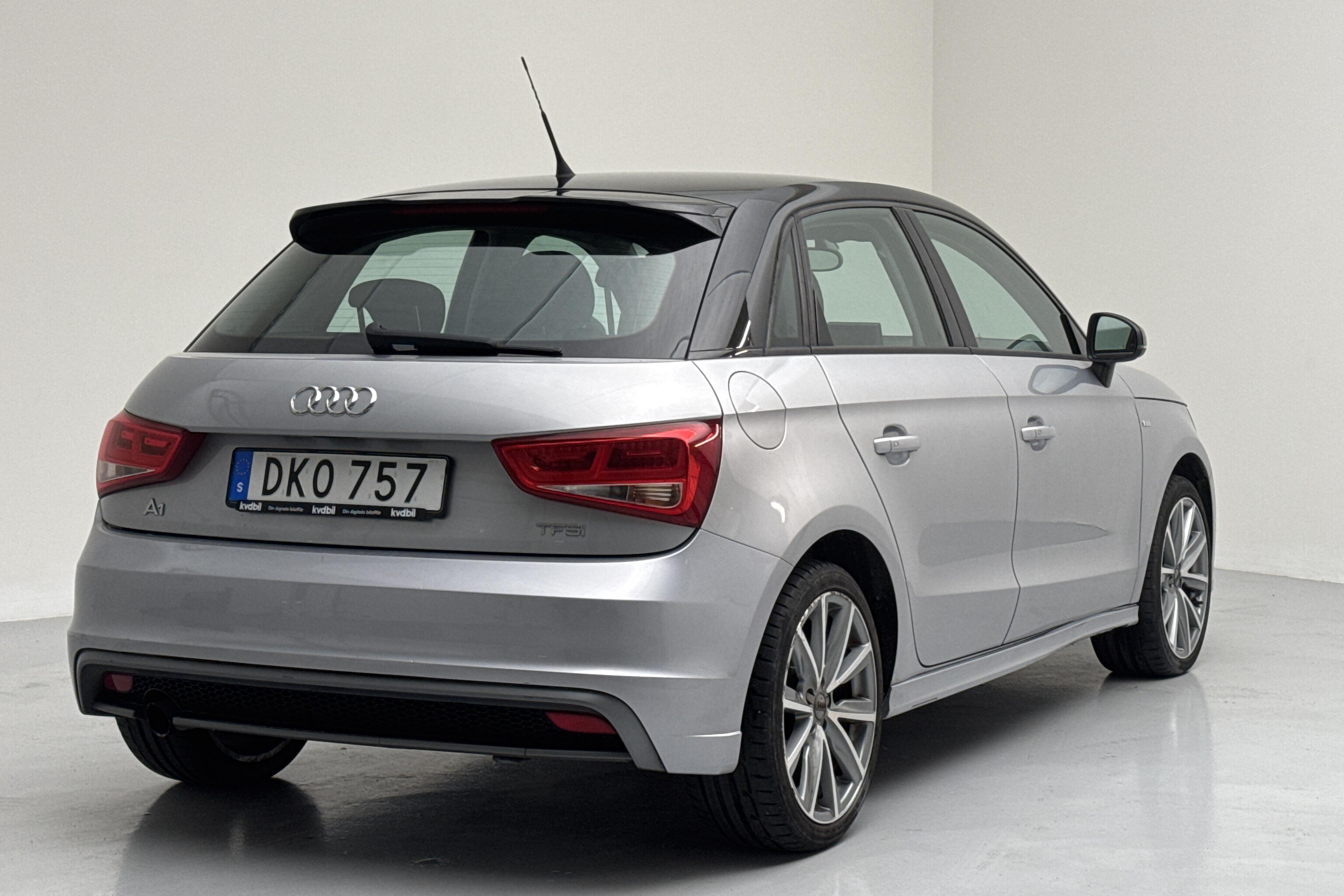 Audi A1 1.2 TFSI Sportback (86hk) - 127 830 km - Käsitsi - hõbe - 2014