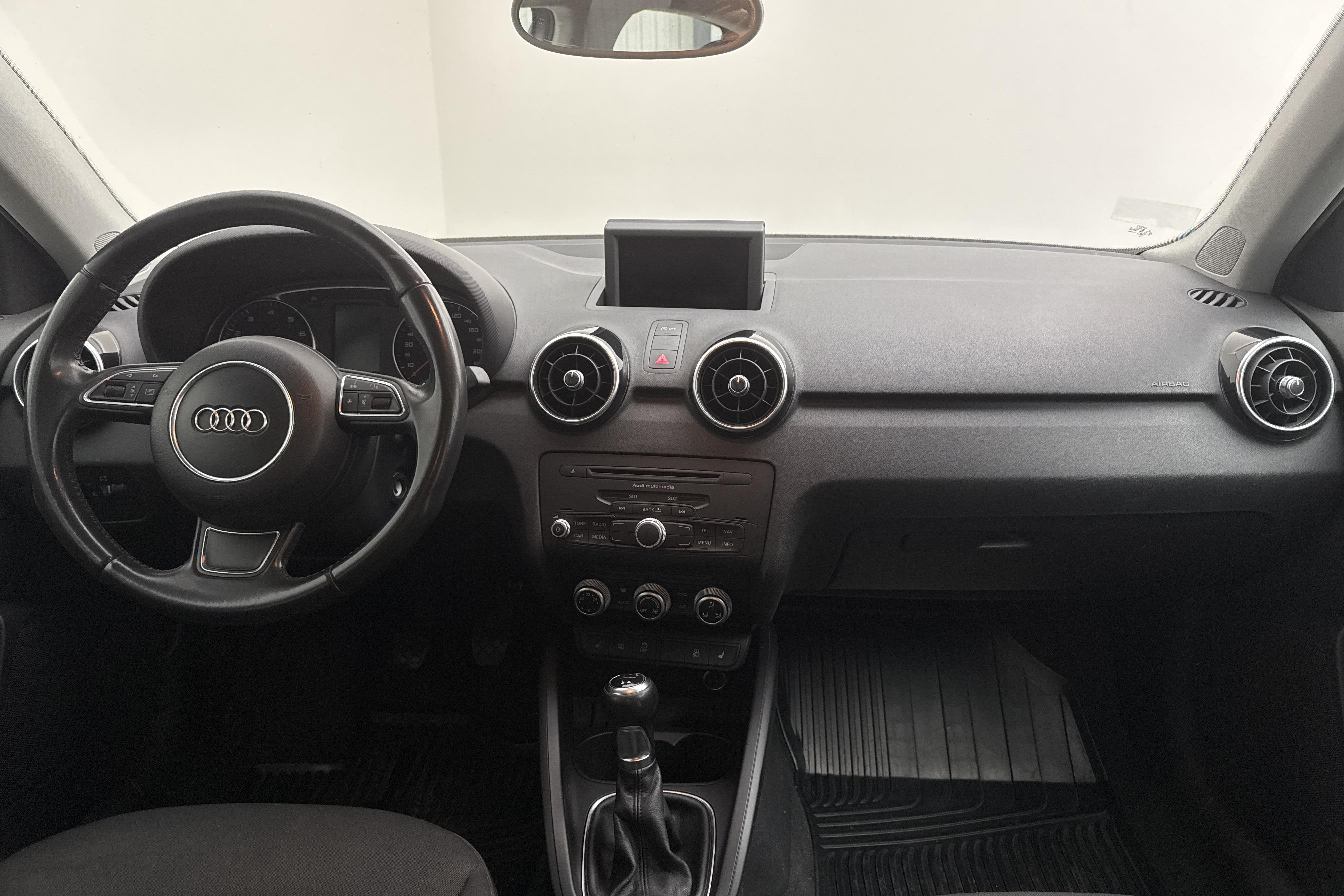 Audi A1 1.2 TFSI Sportback (86hk) - 127 830 km - Manuaalinen - hopea - 2014