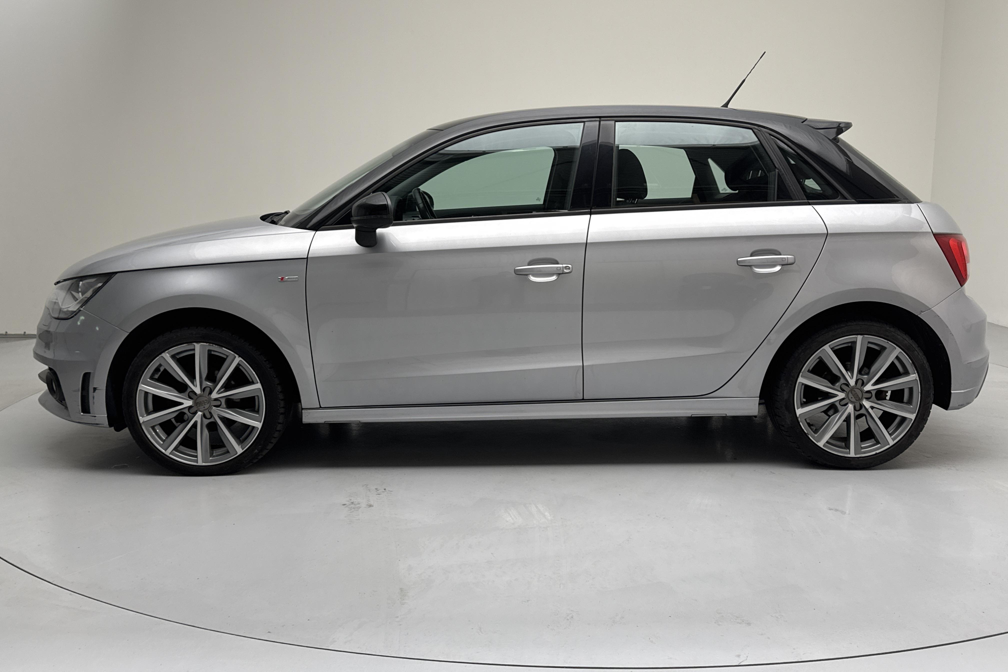 Audi A1 1.2 TFSI Sportback (86hk) - 127 830 km - Käsitsi - hõbe - 2014