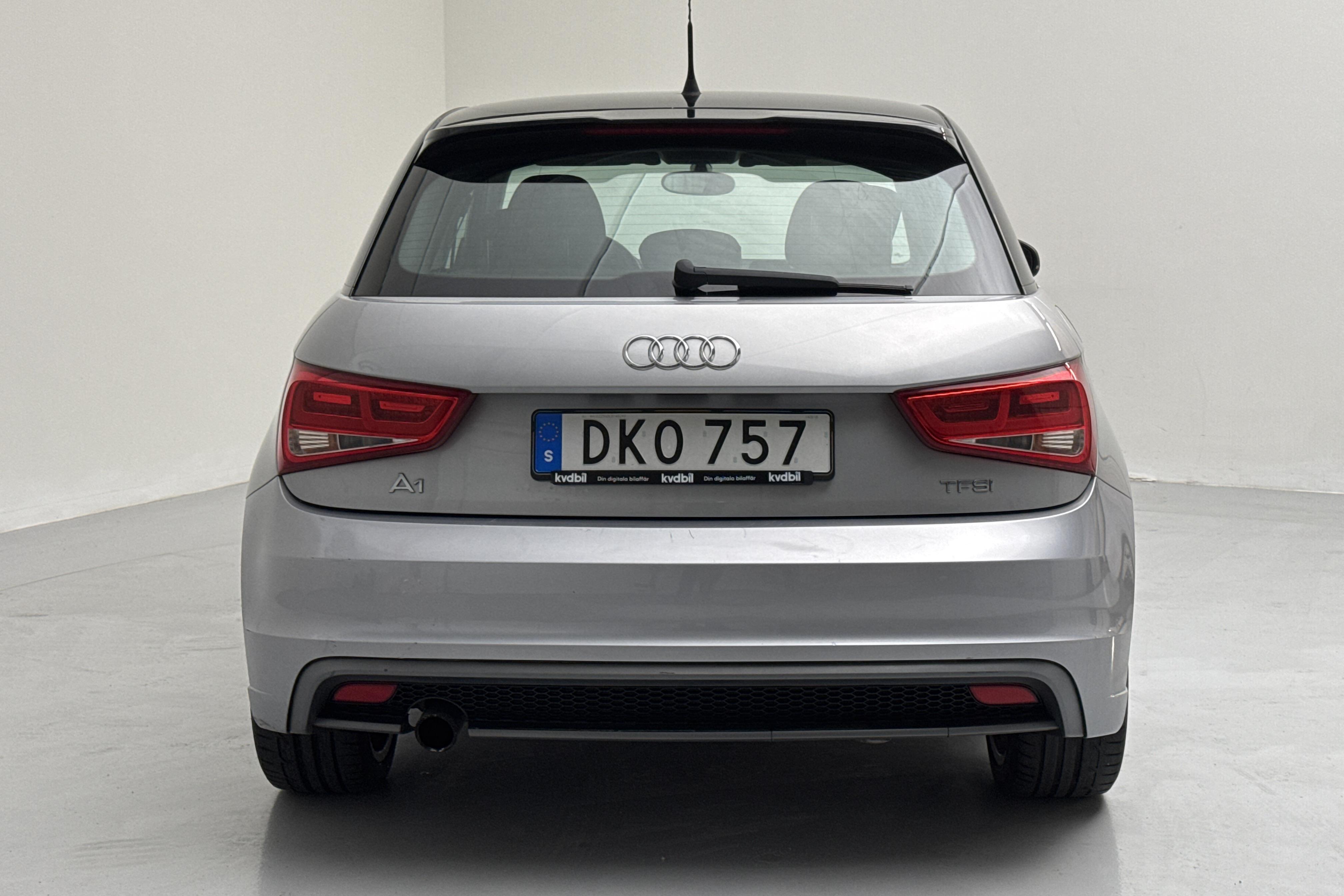 Audi A1 1.2 TFSI Sportback (86hk) - 127 830 km - Manualna - srebro - 2014