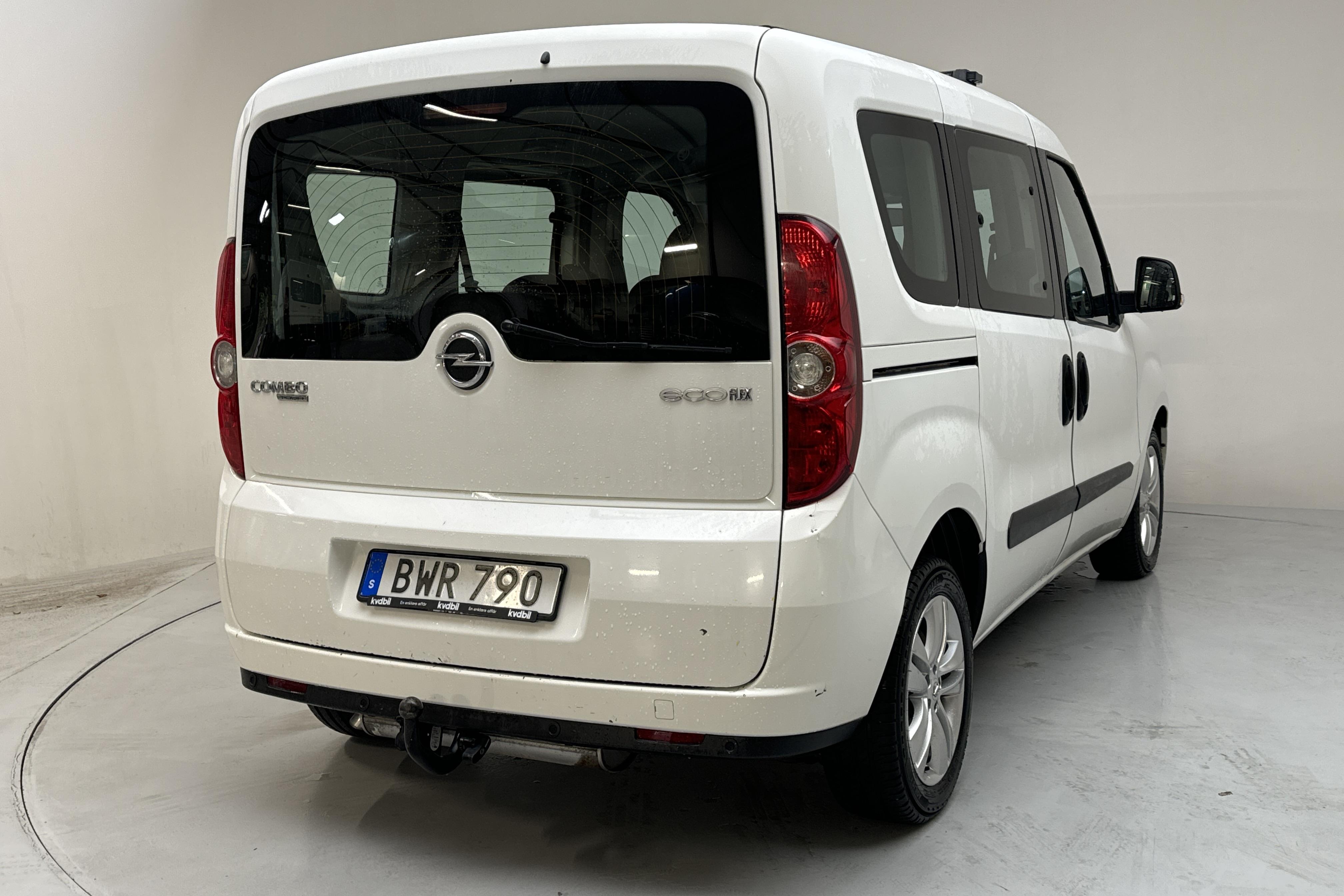 Opel Combo Tour 1.4 CNG (120hk) - 5 596 mil - Manuell - vit - 2014