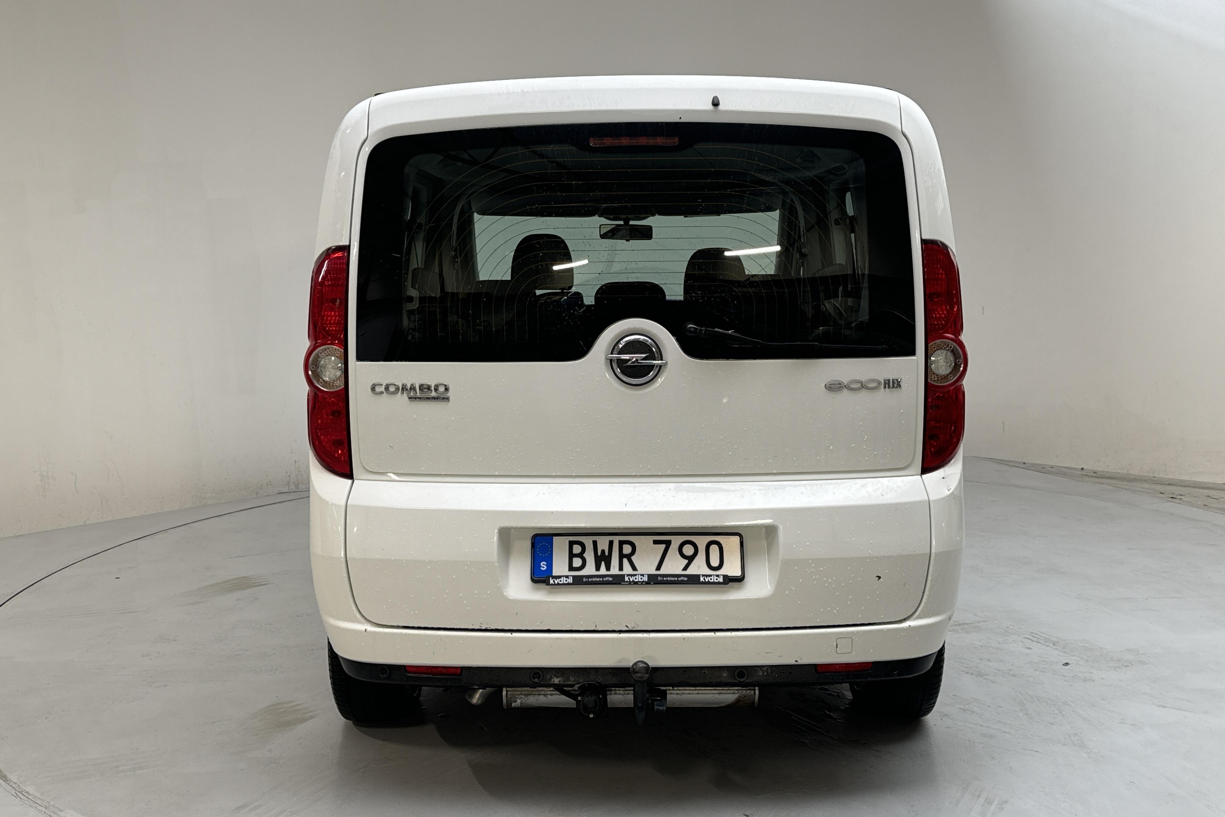 Opel Combo Tour 1.4 CNG (120hk) - 5 596 mil - Manuell - vit - 2014