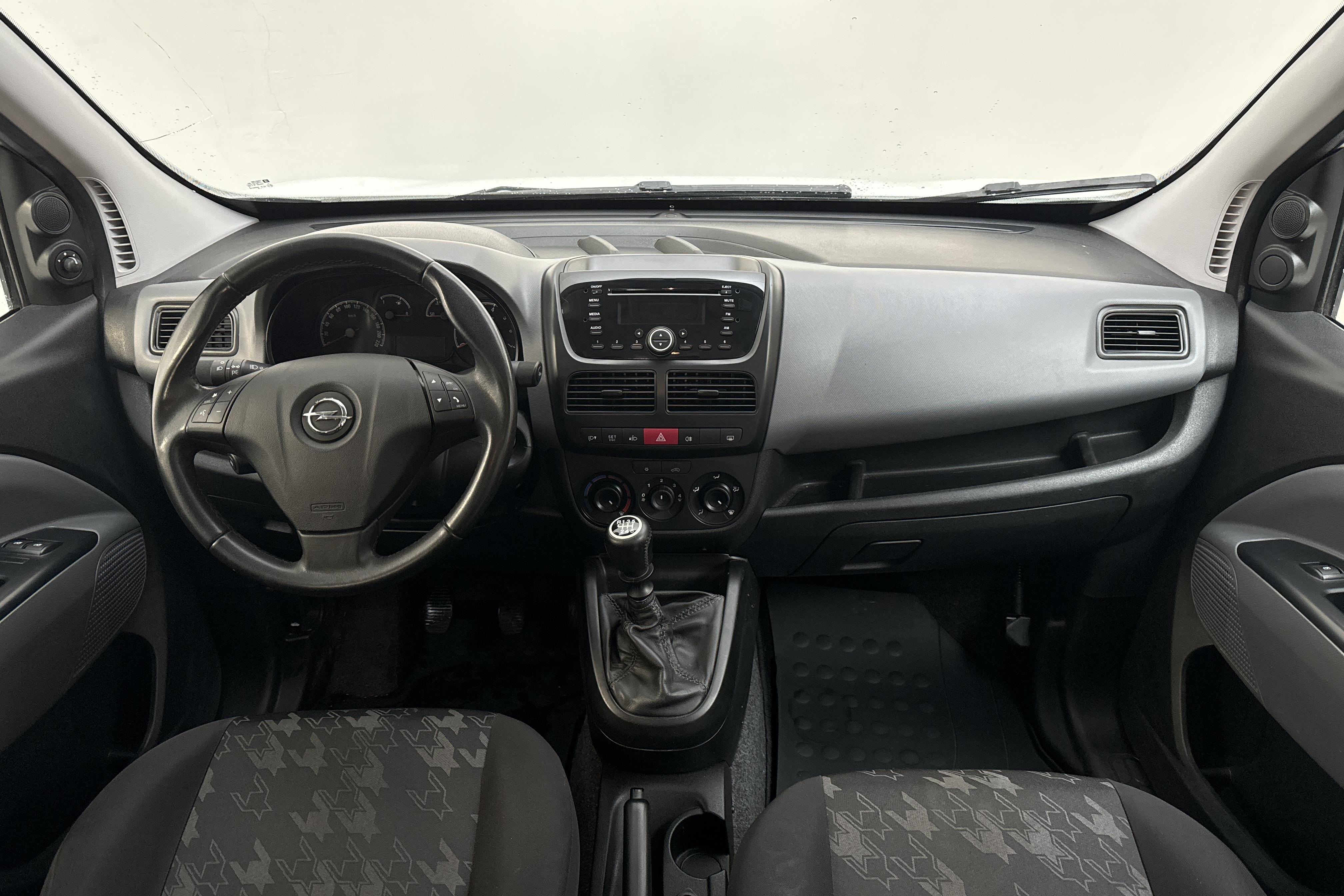 Opel Combo Tour 1.4 CNG (120hk) - 5 596 mil - Manuell - vit - 2014