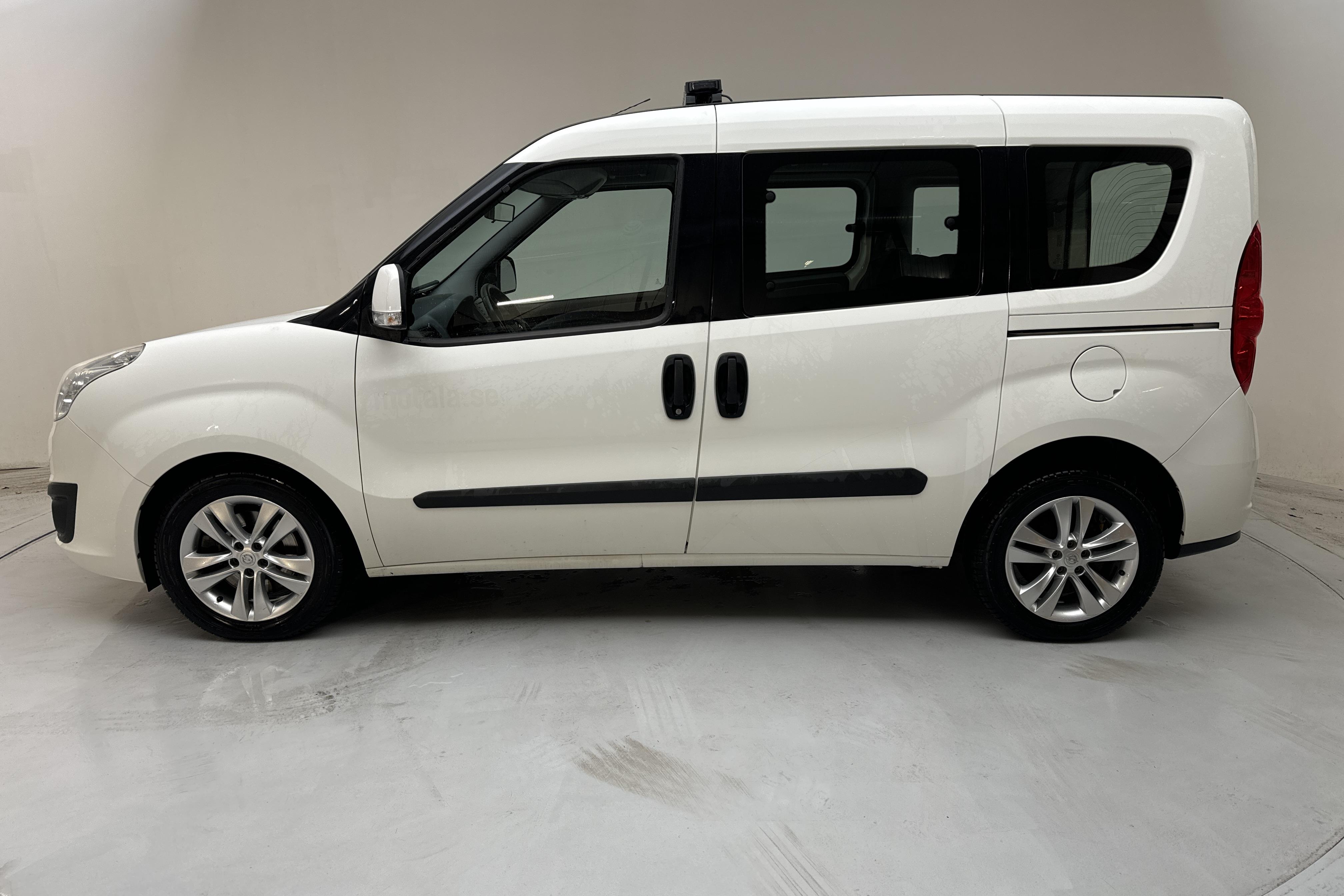 Opel Combo Tour 1.4 CNG (120hk) - 5 596 mil - Manuell - vit - 2014