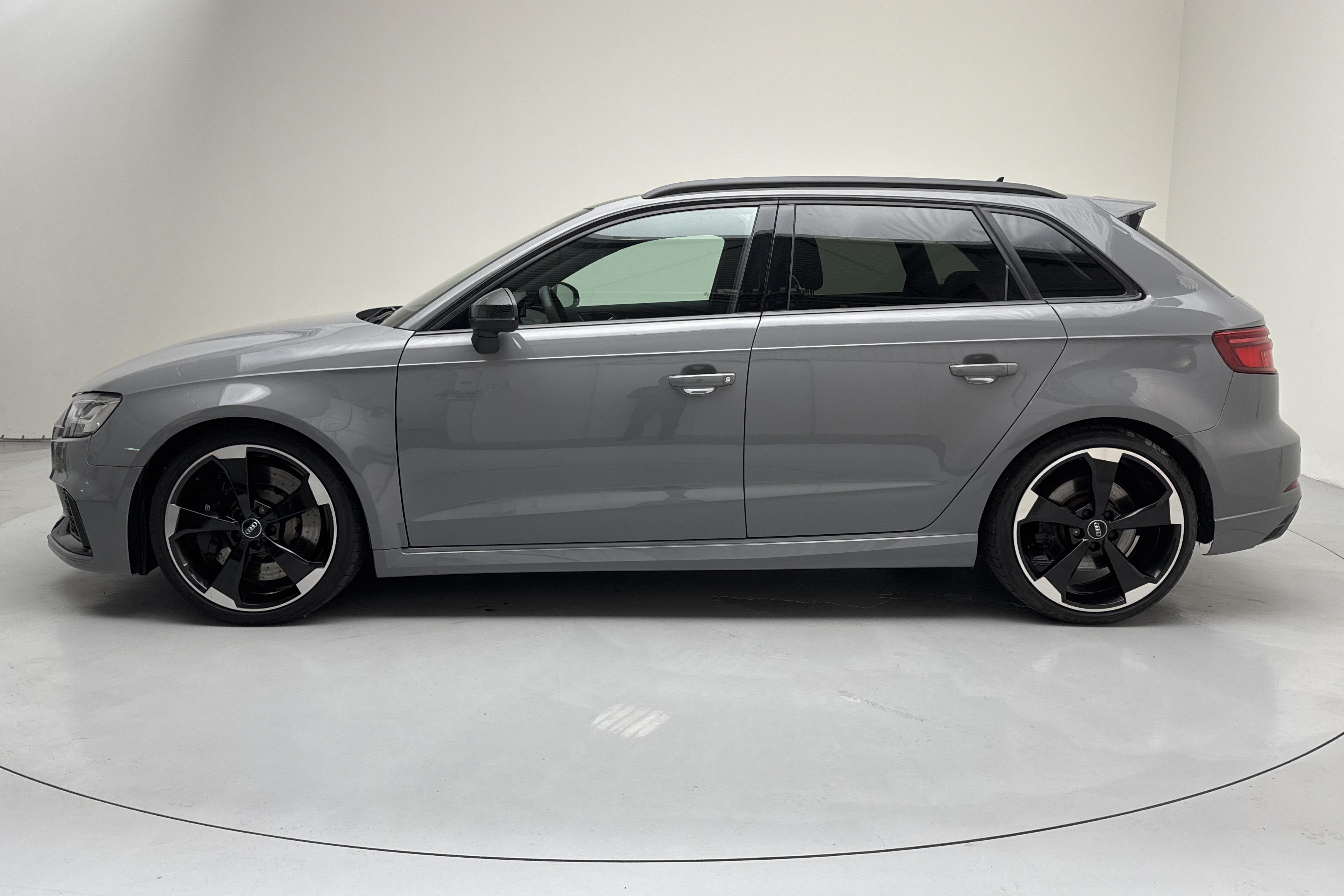 Audi RS3 Sportback 2.5 TFSI quattro (400hk) - 3 411 mil - Automat - Light Grey - 2019