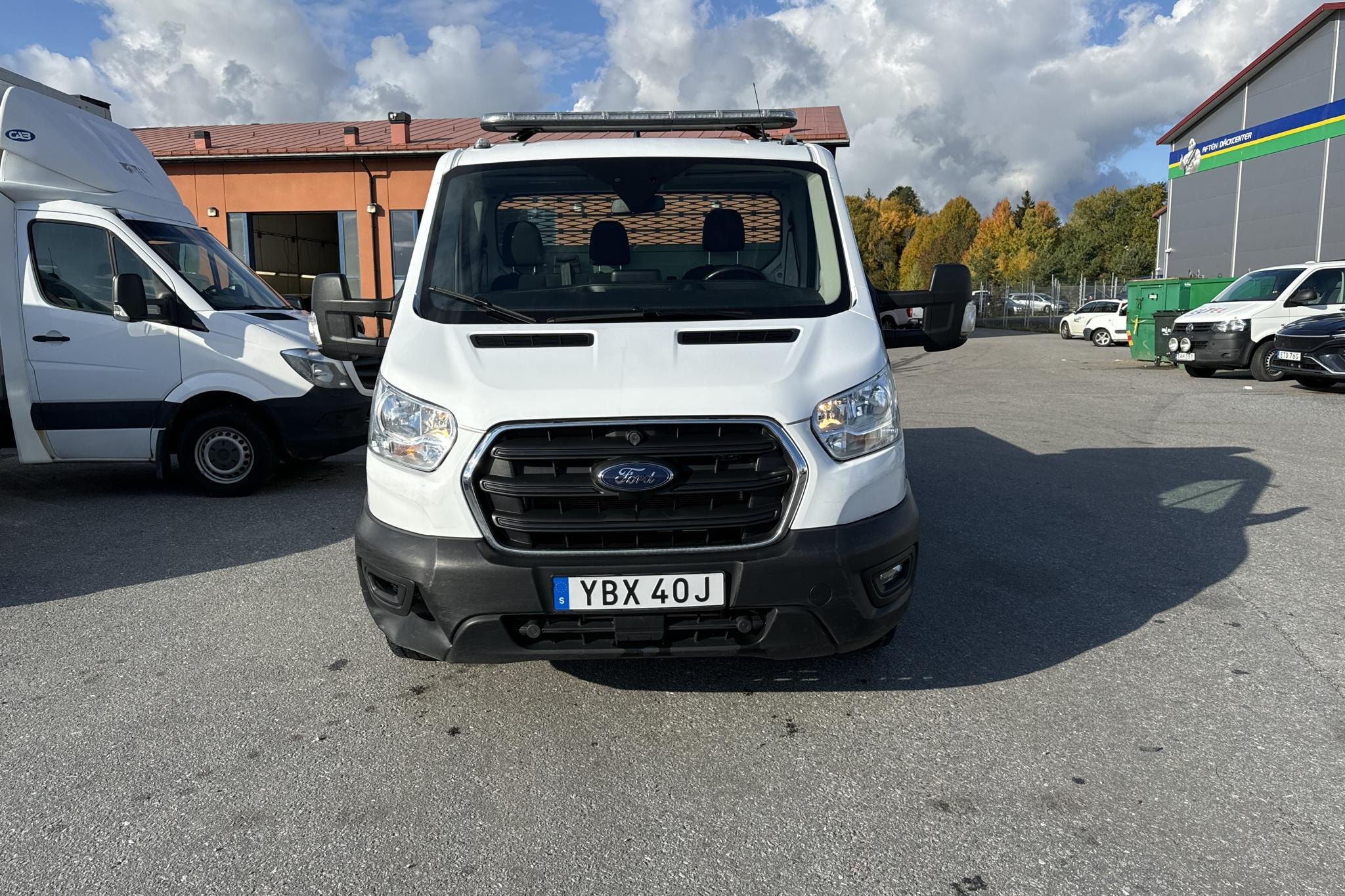 Ford Transit 350 2.0 2WD Pickup/Chassi (170hk) - 33 400 km - Automaatne - valge - 2022