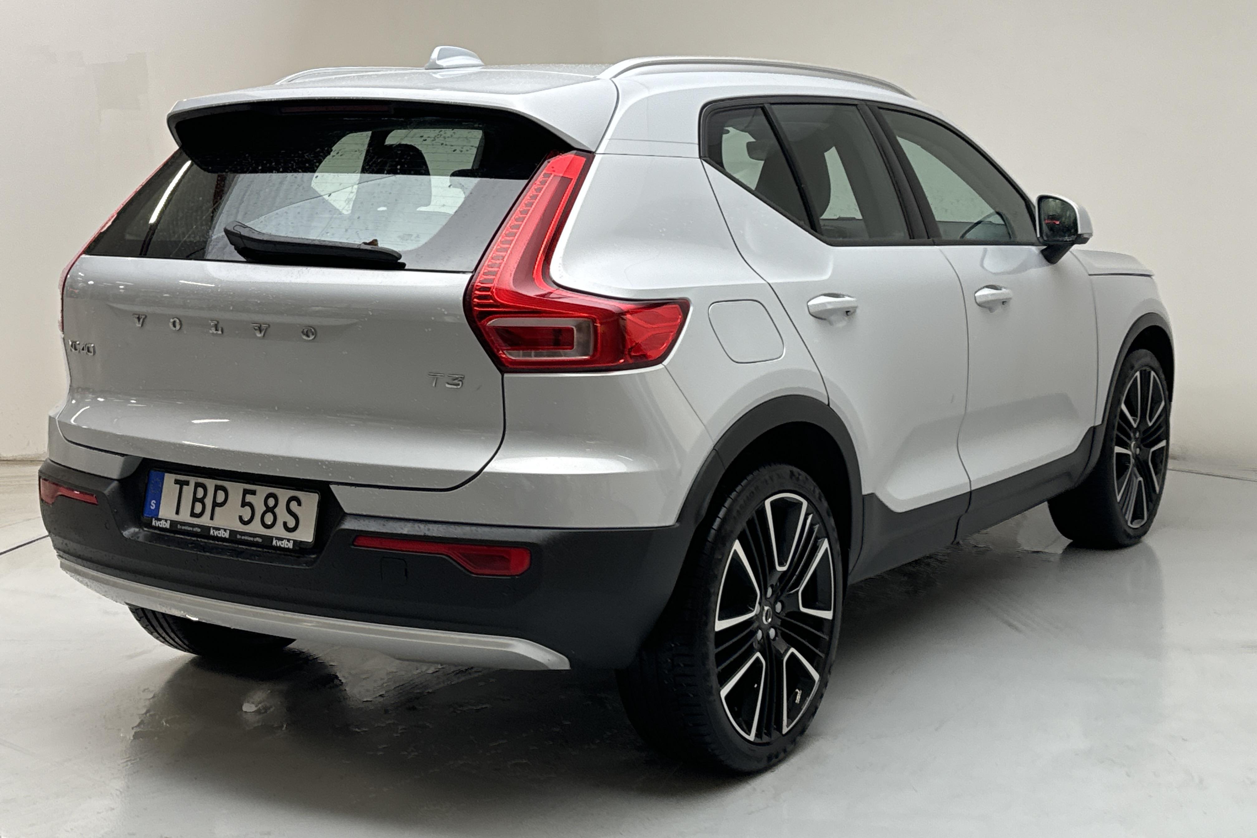 Volvo XC40 T3 2WD (163hk) - 80 020 km - Automaattinen - hopea - 2020