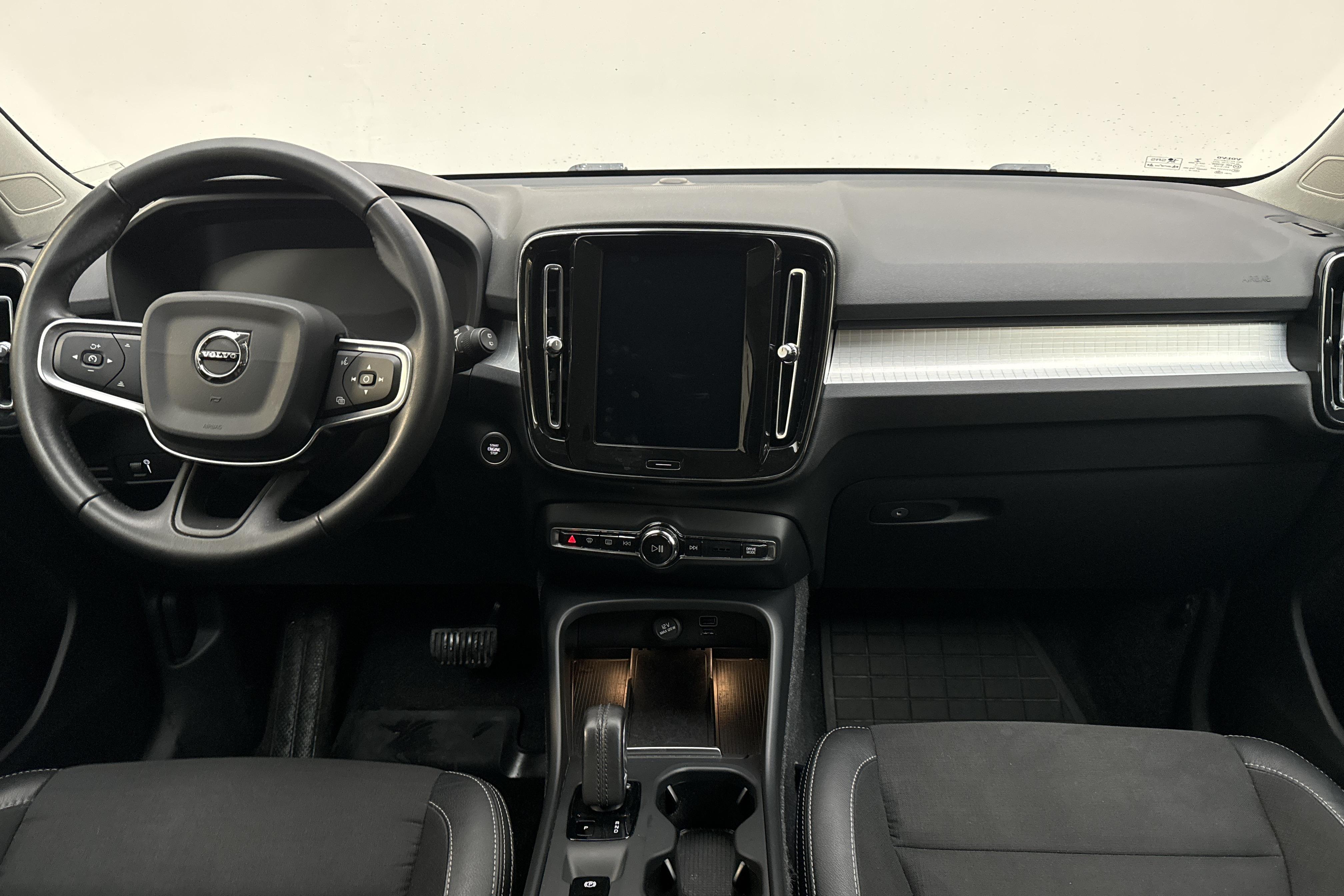 Volvo XC40 T3 2WD (163hk) - 80 020 km - Automatyczna - srebro - 2020