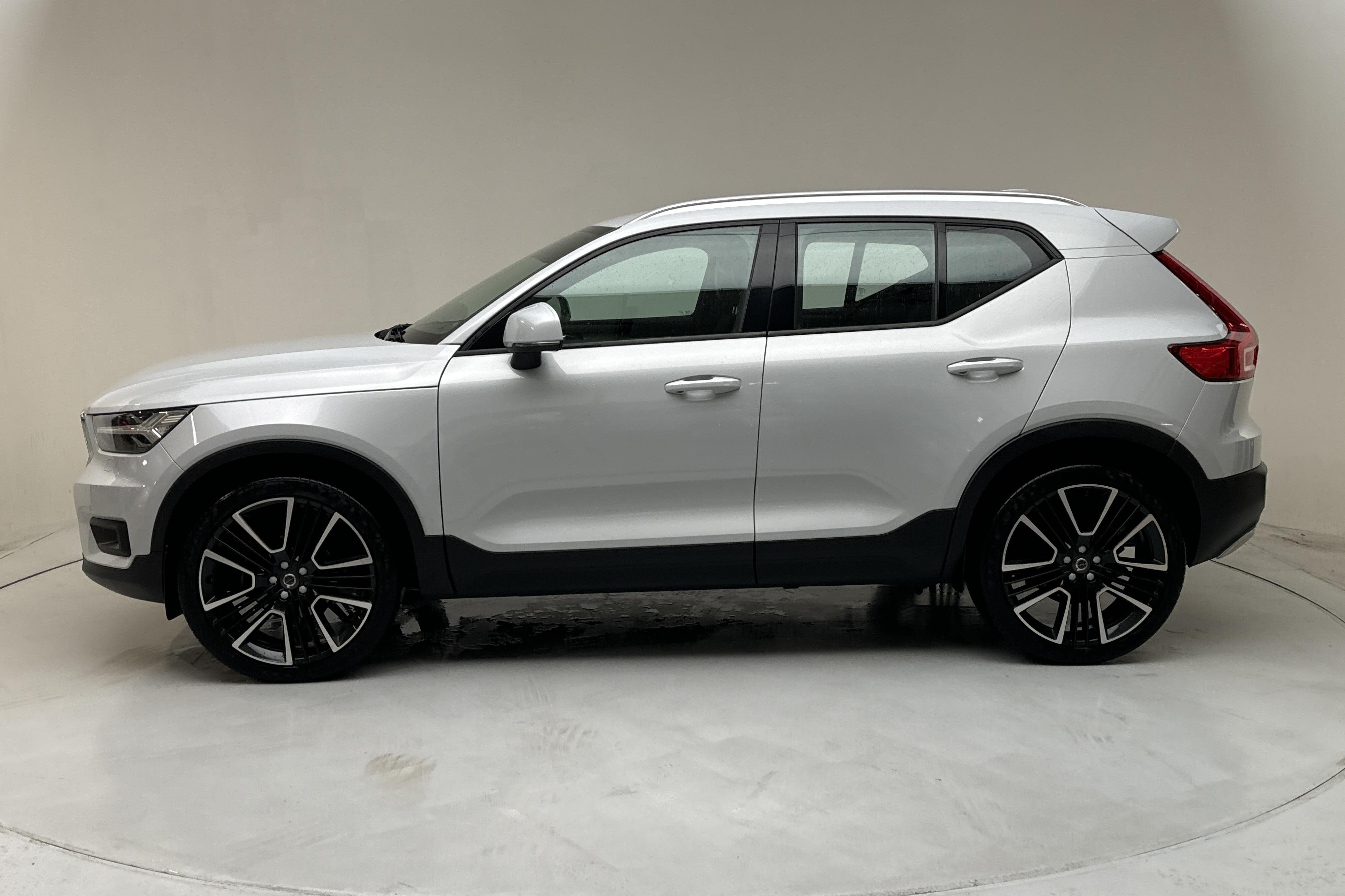 Volvo XC40 T3 2WD (163hk) - 80 020 km - Automatyczna - srebro - 2020