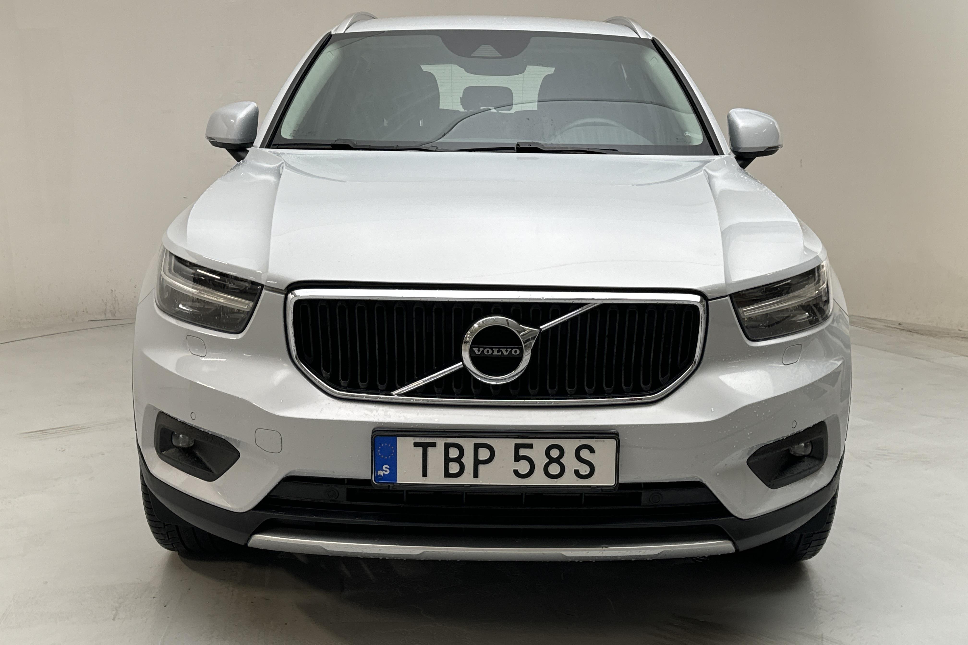 Volvo XC40 T3 2WD (163hk) - 8 002 mil - Automat - silver - 2020