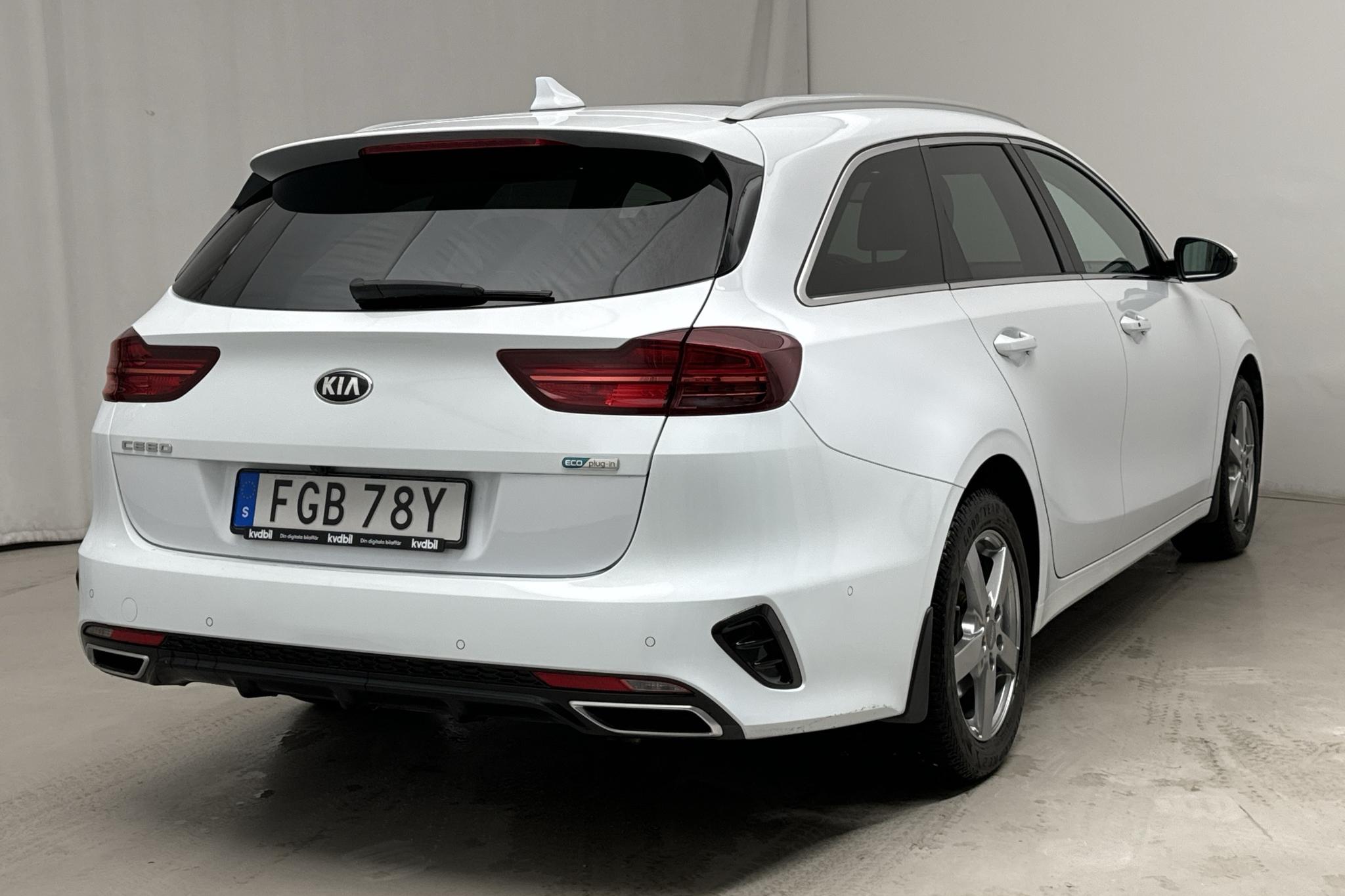 KIA Ceed 1.6 Plug-in Hybrid SW (141hk) - 44 530 km - Automatic - white - 2021