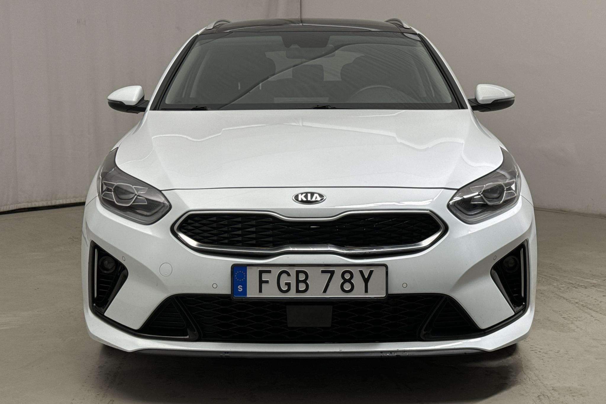 KIA Ceed 1.6 Plug-in Hybrid SW (141hk) - 44 530 km - Automatyczna - biały - 2021