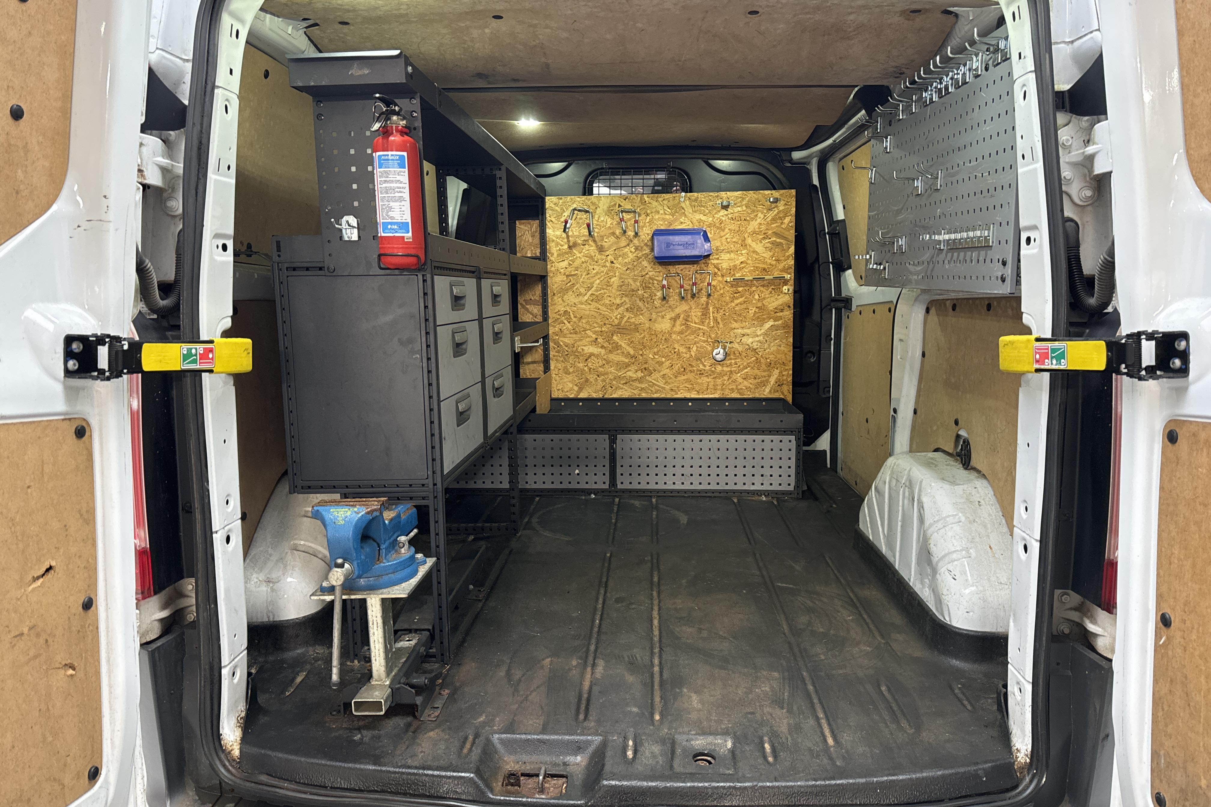 Ford Transit Custom 270 (100hk) - 106 860 km - Manuaalinen - valkoinen - 2013