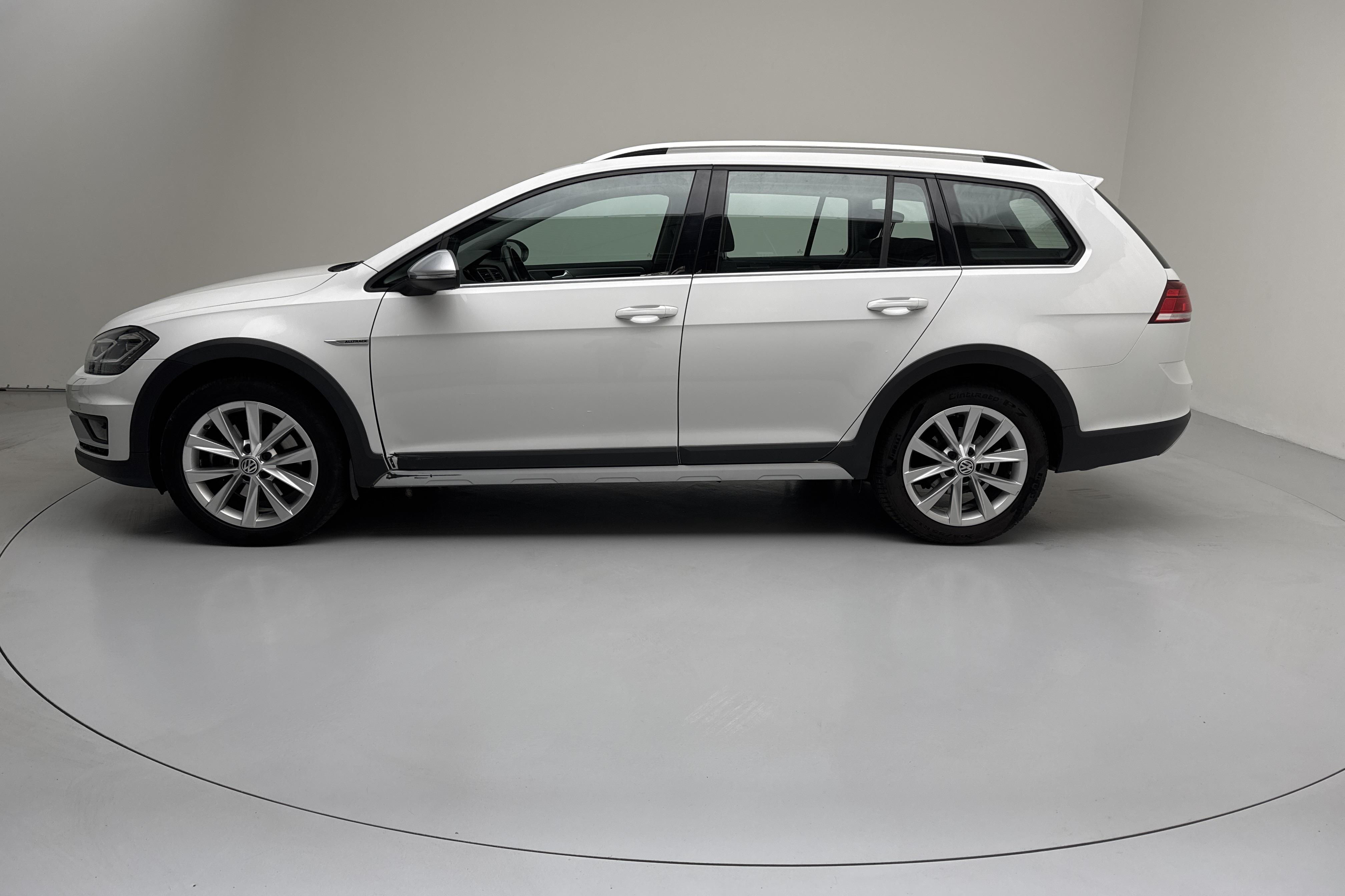 VW Golf Alltrack 2.0 TDI 4MOTION (184hk) - 57 300 km - Automatic - white - 2020