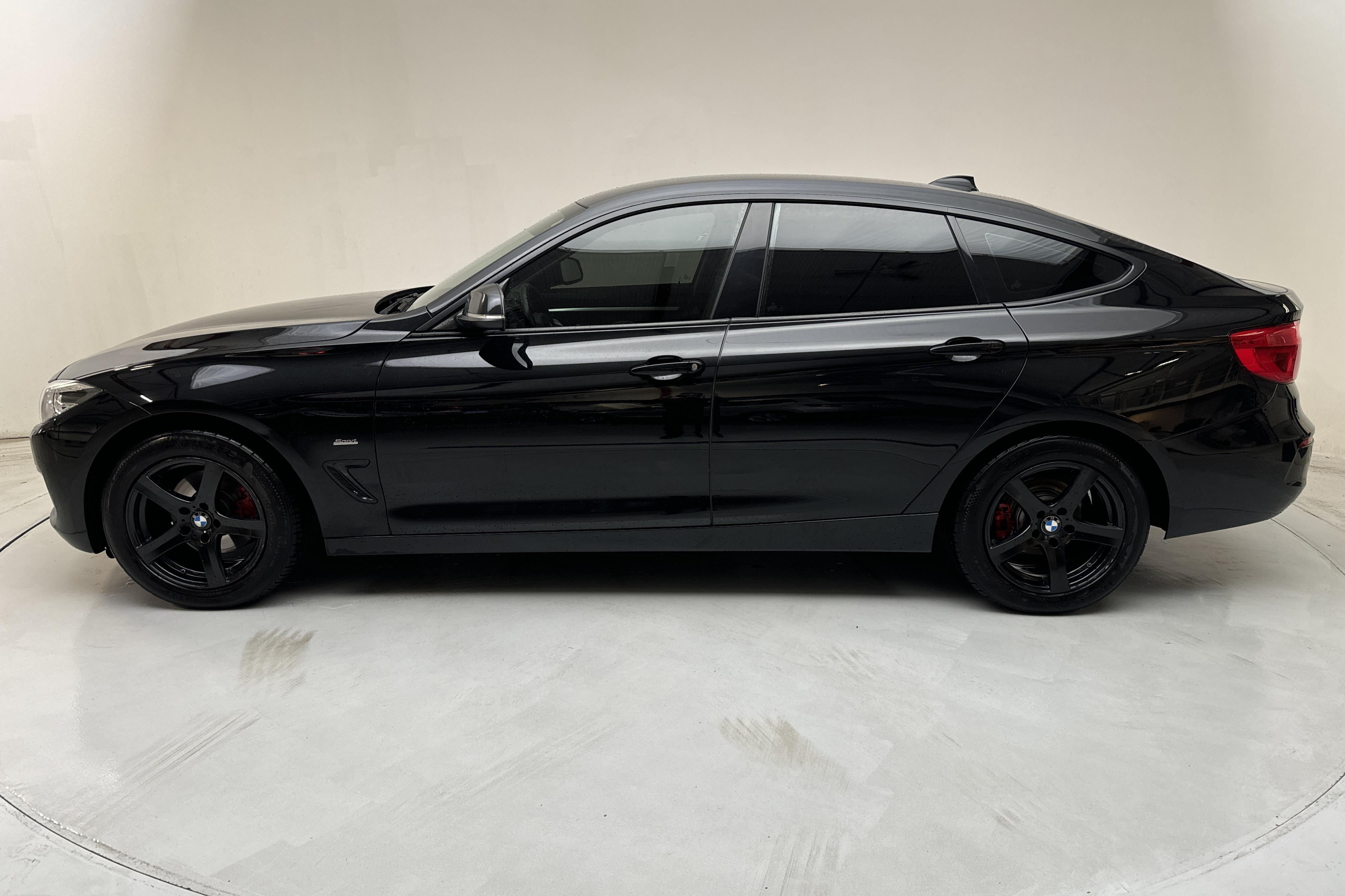 BMW 320d GT xDrive, F34 (190hk) - 16 899 mil - Automat - svart - 2018