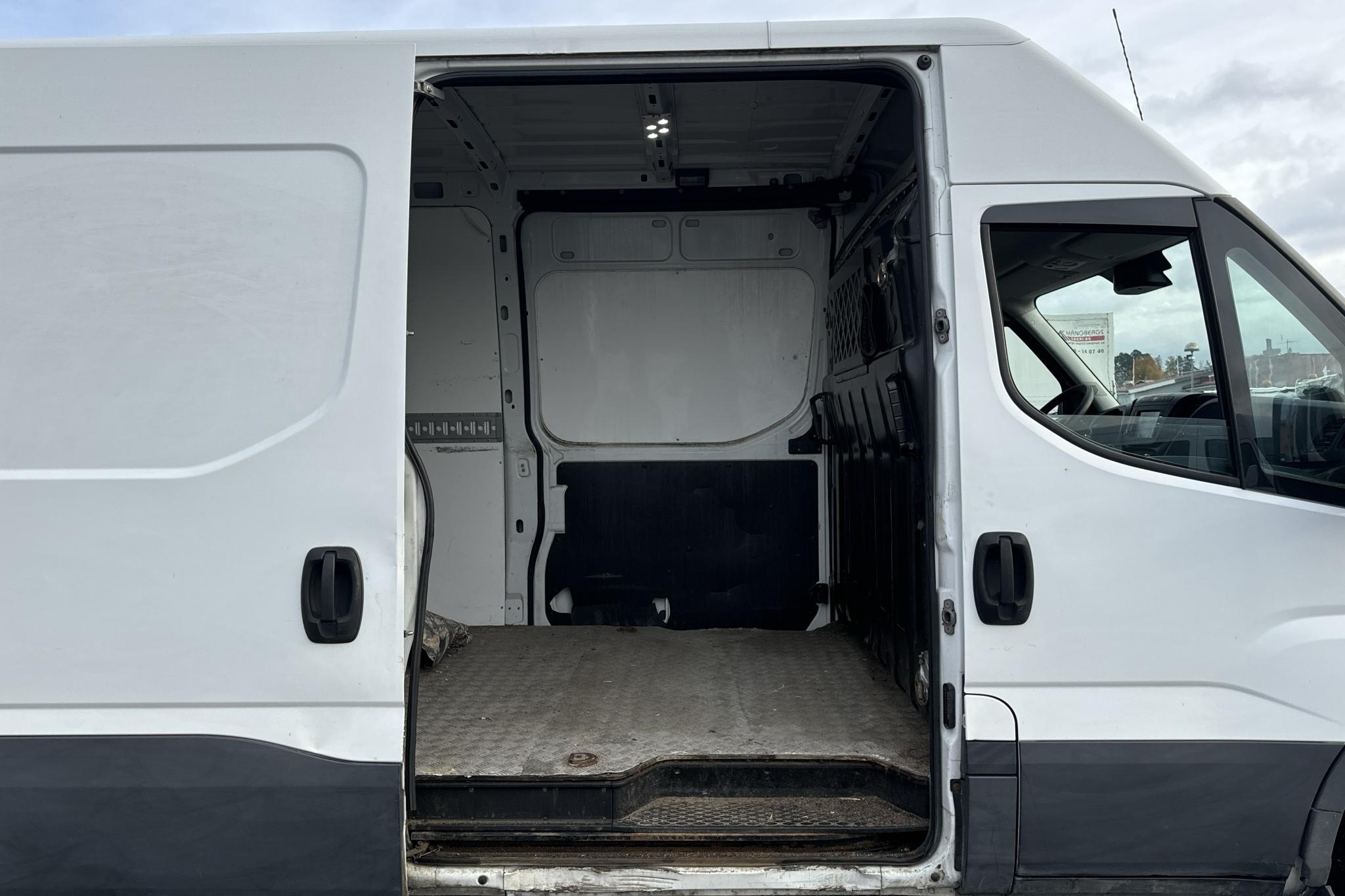 Iveco Daily 35 2.3 (136hk) - 152 350 km - Automatyczna - biały - 2018