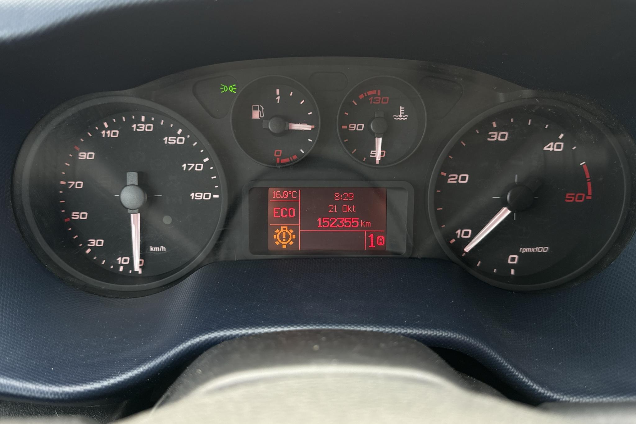 Iveco Daily 35 2.3 (136hk) - 152 350 km - Automaattinen - valkoinen - 2018