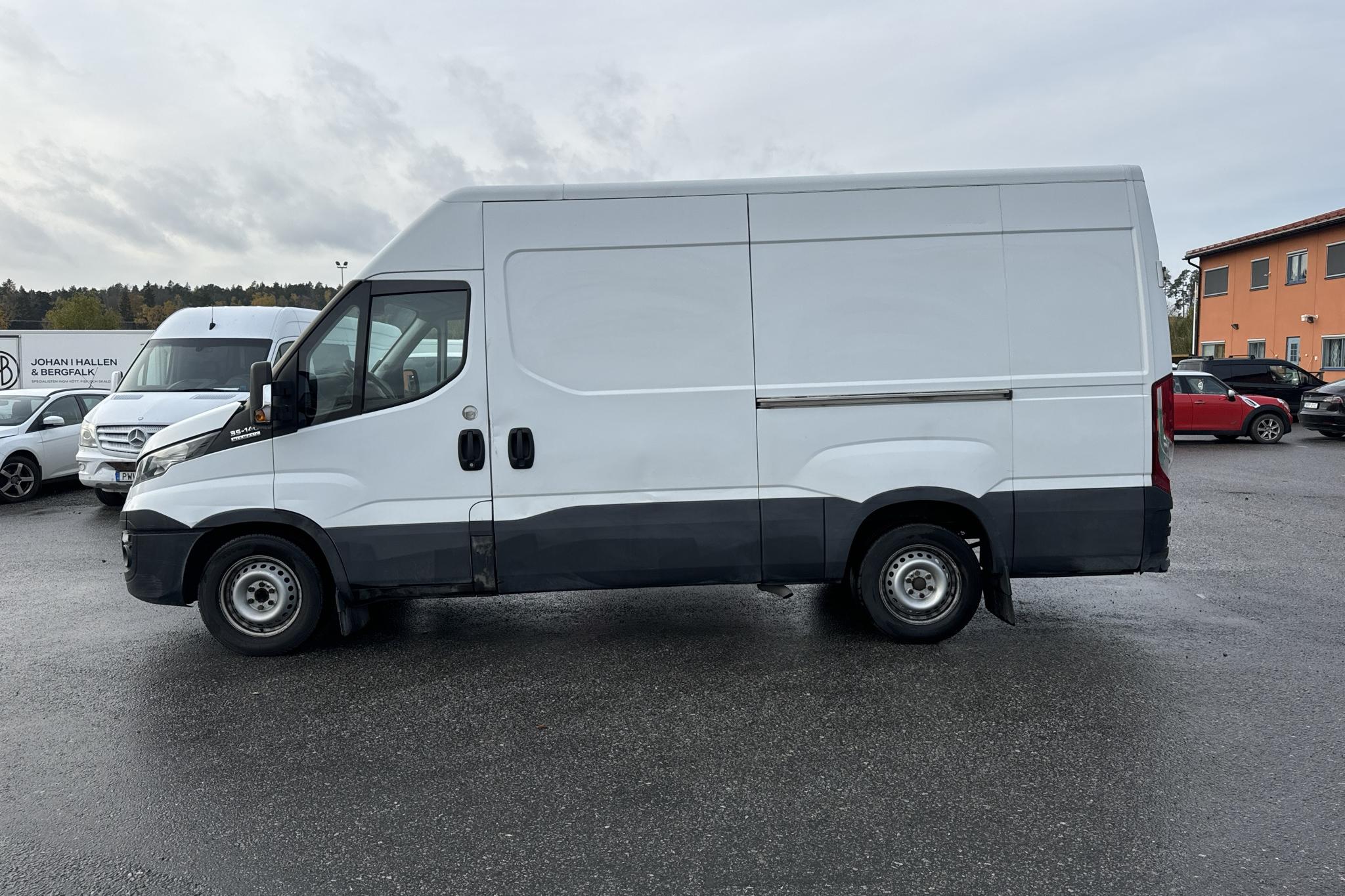 Iveco Daily 35 2.3 (136hk) - 152 350 km - Automatyczna - biały - 2018