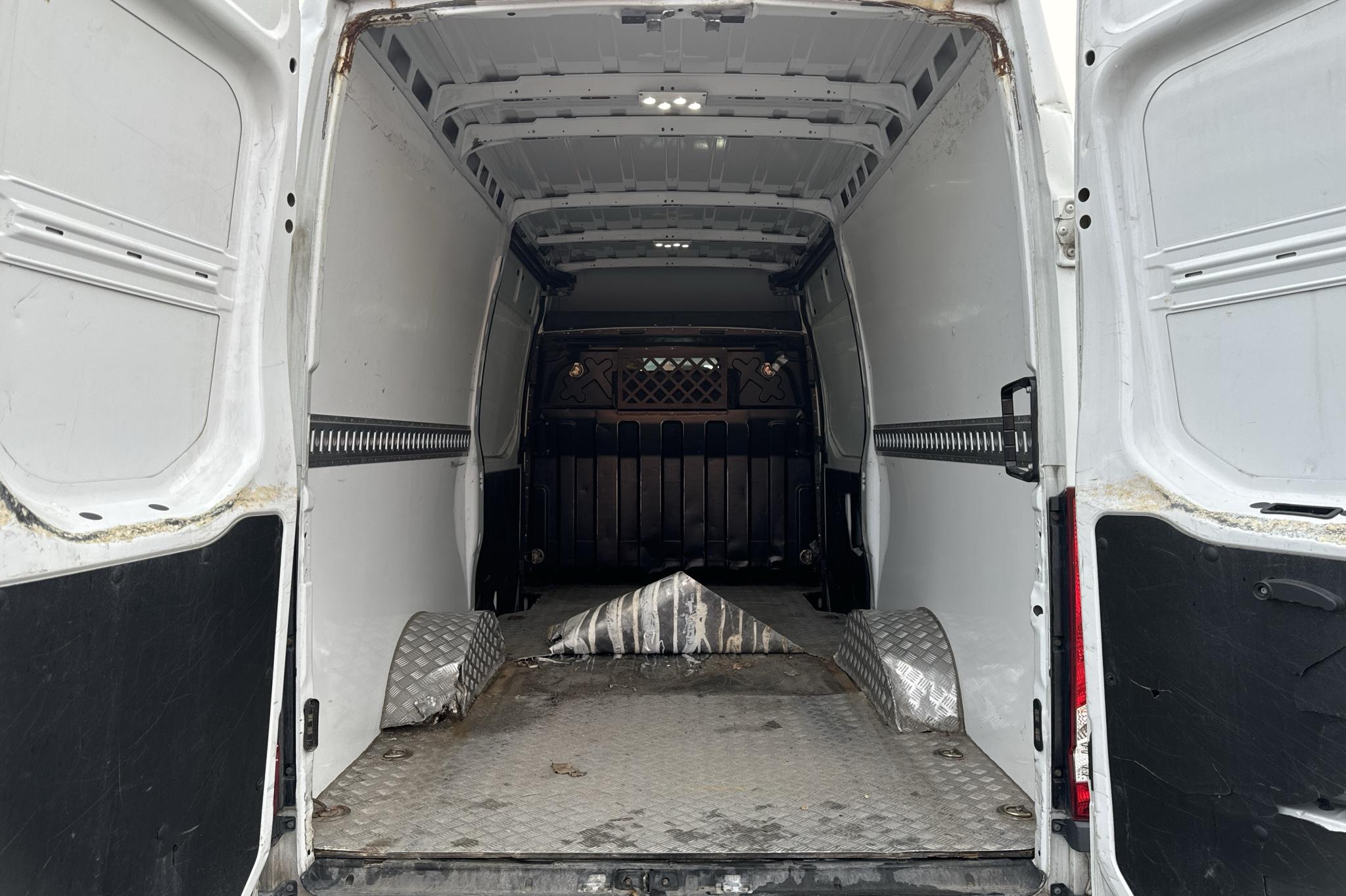 Iveco Daily 35 2.3 (136hk) - 152 350 km - Automatyczna - biały - 2018