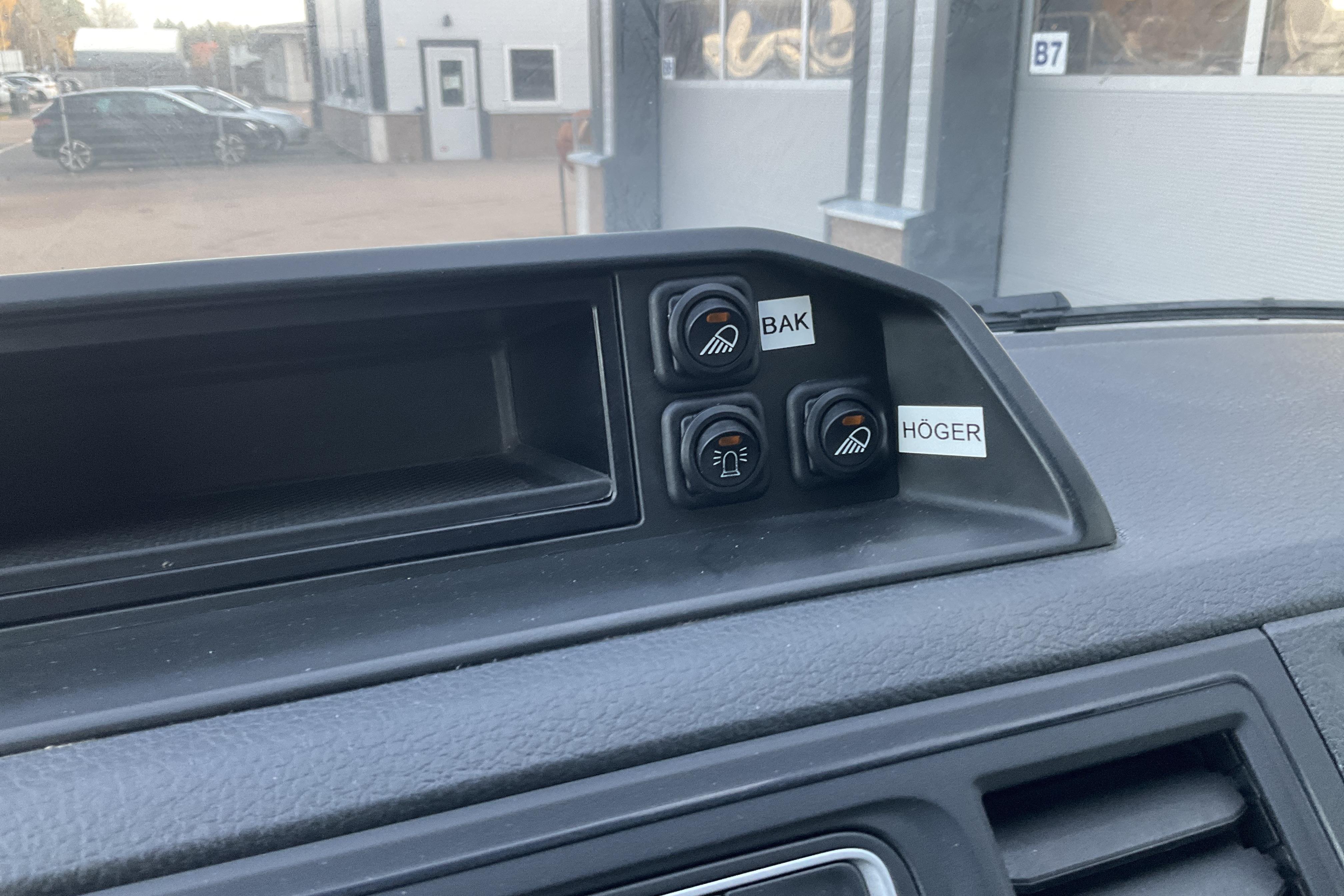 VW Transporter T6 2.0 TDI BMT Skåp 4MOTION (150hk) - 97 270 km - Automaatne - valge - 2018