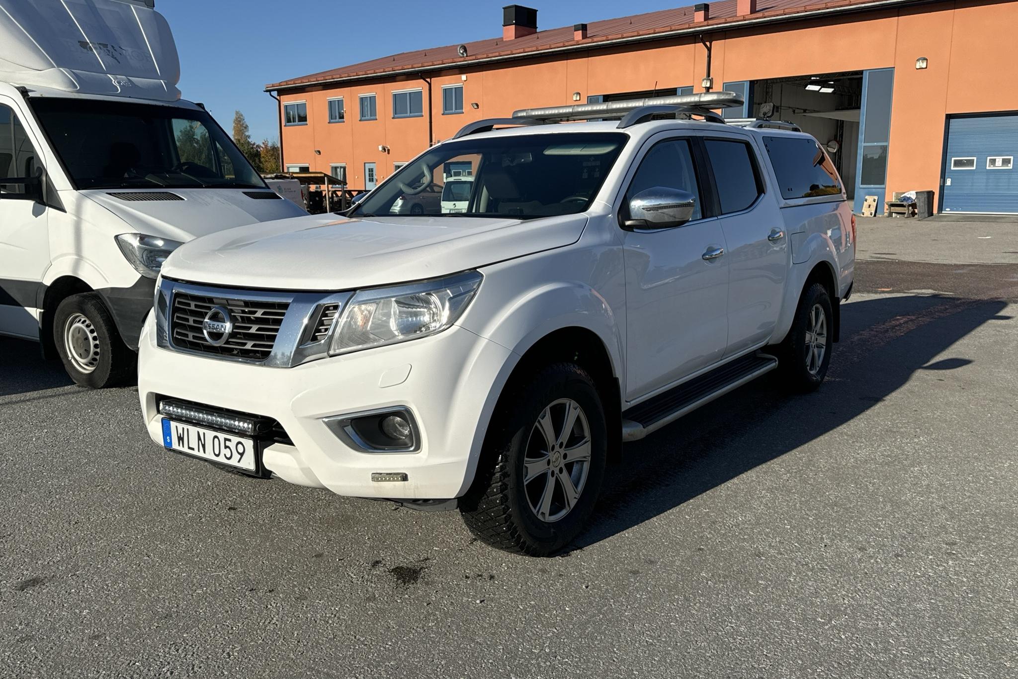 Nissan Navara 2.3 dCi 4x4 (190hk) - 99 240 km - Automatyczna - biały - 2017