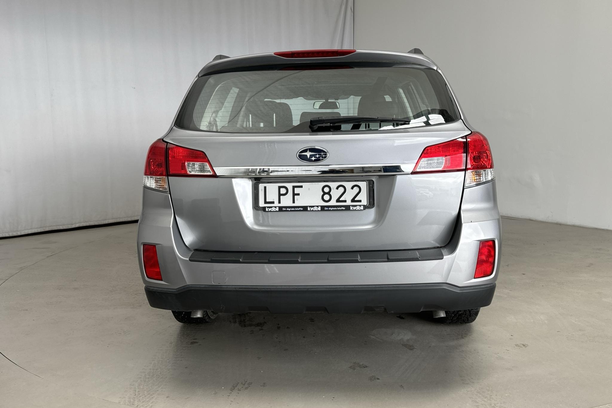 Subaru Outback 3.6 R (260hk) - 6 001 mil - Automat - silver - 2011