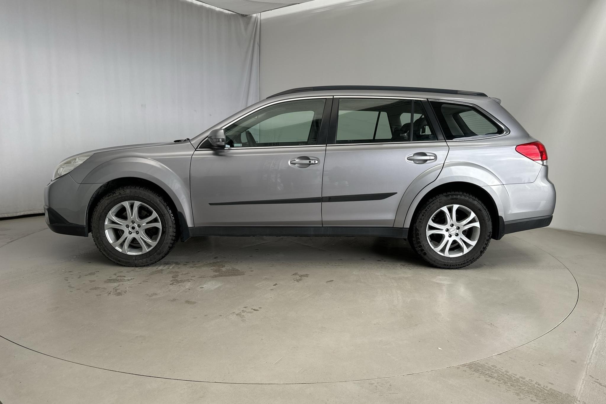 Subaru Outback 3.6 R (260hk) - 60 010 km - Automaattinen - hopea - 2011