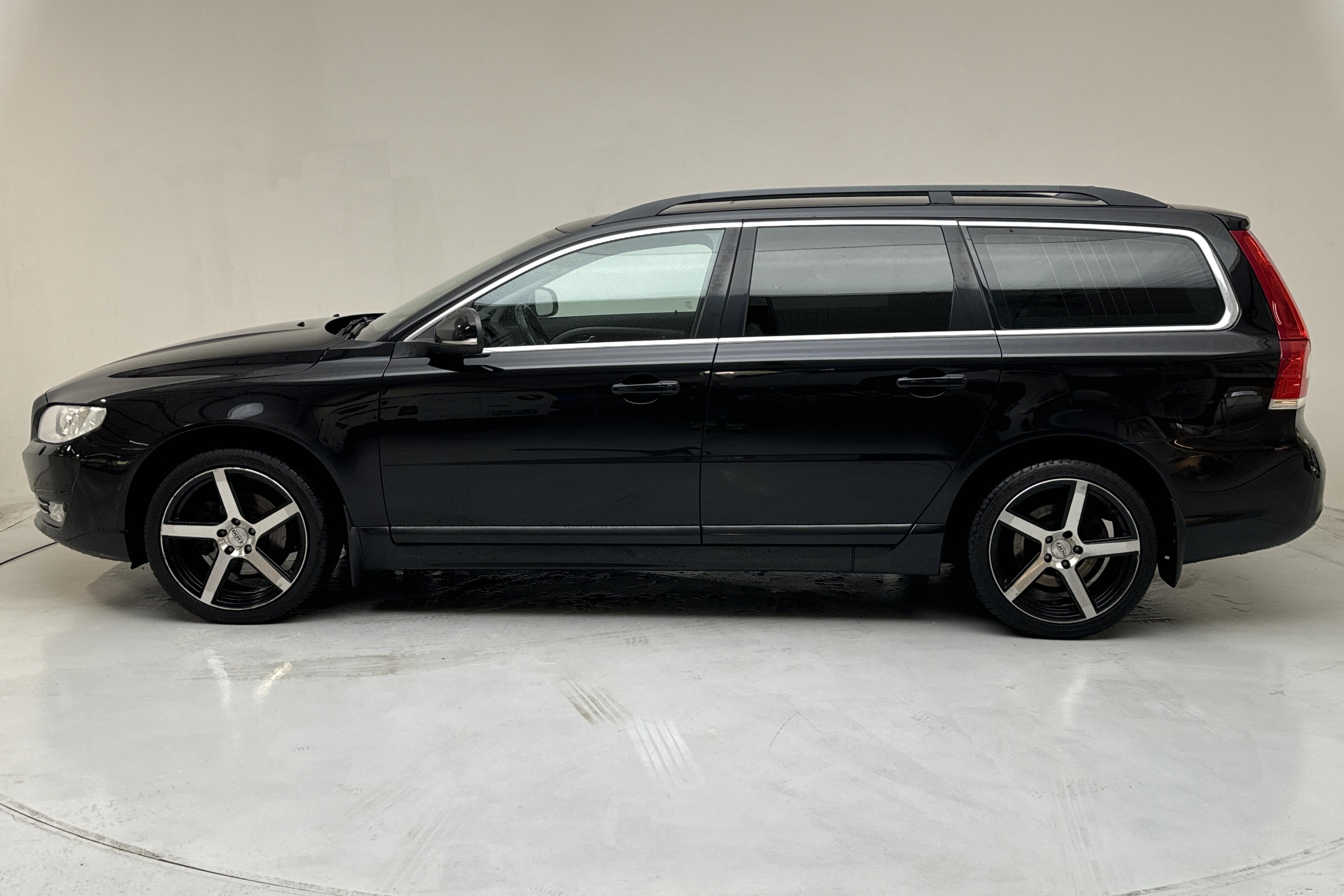 Volvo V70 II D3 (150hk) - 195 600 km - Automatic - black - 2016