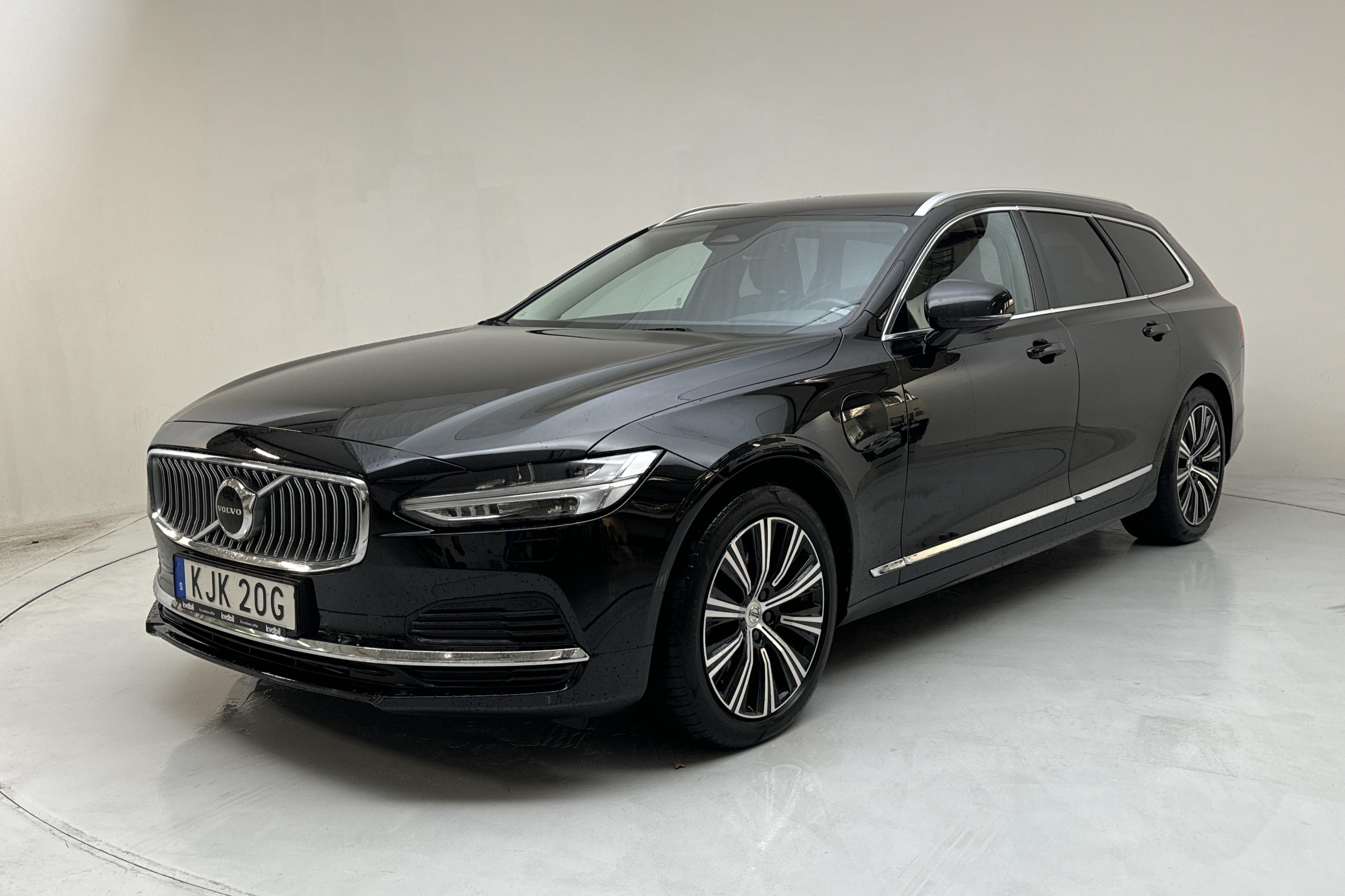 Volvo V90 T6 AWD Recharge (340hk) - 140 610 km - Automaattinen - musta - 2022