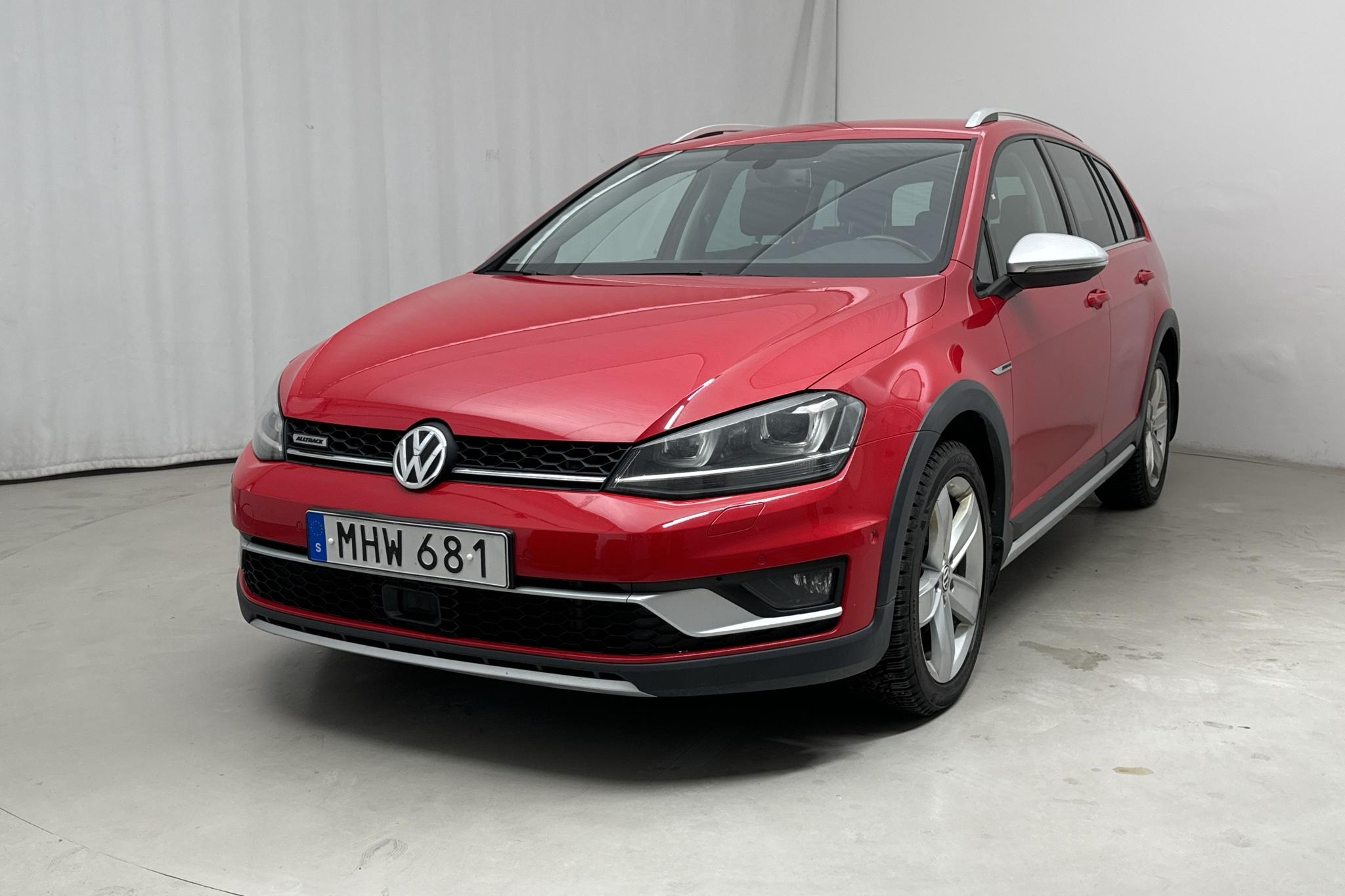 VW Golf Alltrack 2.0 TDI 4Motion (184hk) - 136 030 km - Automatyczna - czerwony - 2016